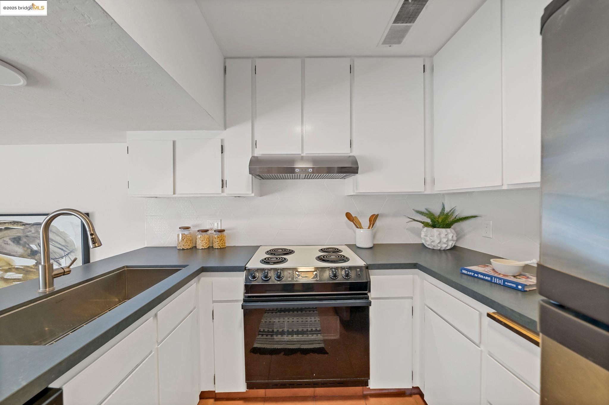 Photo #6: 41102517 Listing 
