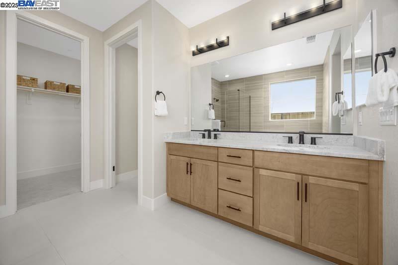 Detail Gallery Image 9 of 18 For 503 E Fiorino Street, Mountain House,  CA 95391 - 5 Beds | 3/1 Baths