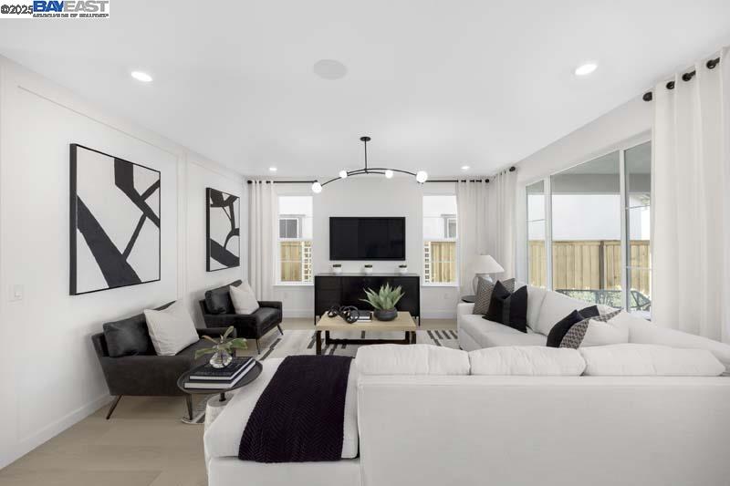 Detail Gallery Image 2 of 19 For 515 E Fiorino Street, Mountain House,  CA 95391 - 5 Beds | 3 Baths