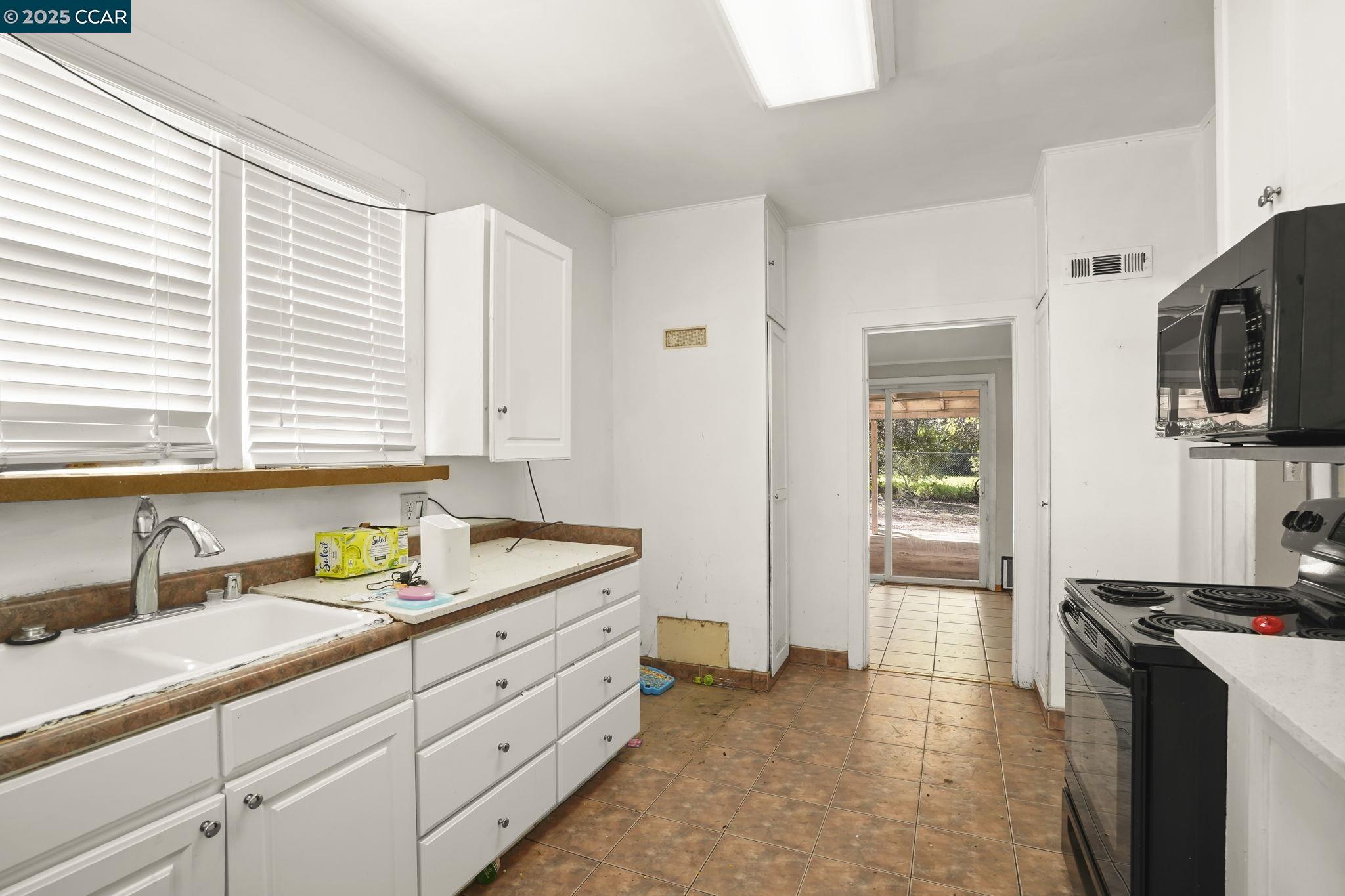 Detail Gallery Image 9 of 43 For 1561 Farm Bureau Rd, Concord,  CA 94519 - 3 Beds | 2 Baths