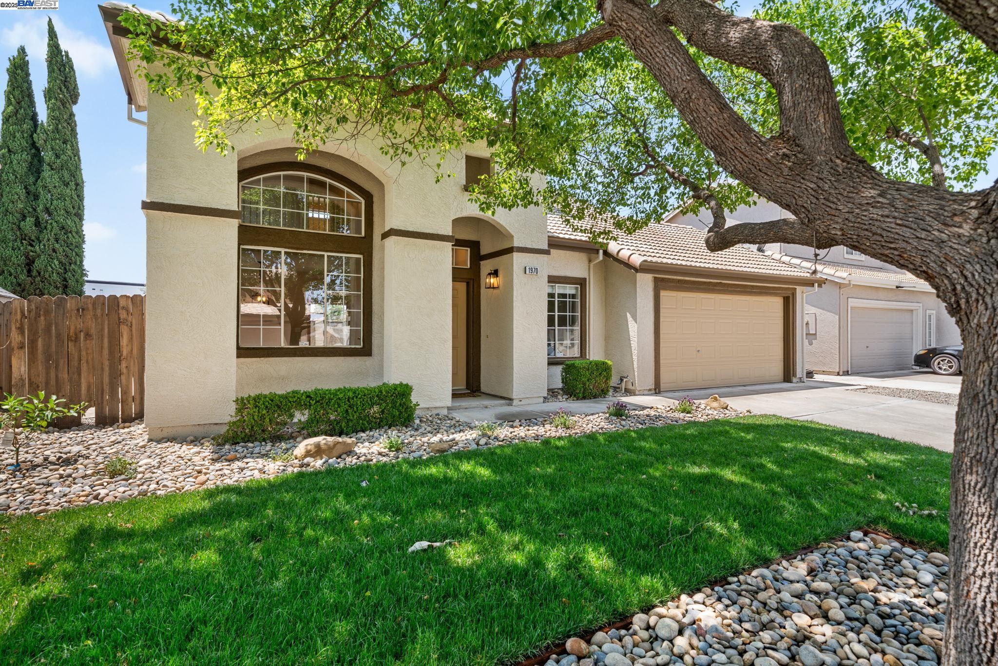 Detail Gallery Image 2 of 35 For 1970 Knollcrest Ln, Tracy,  CA 95376 - 3 Beds | 2/1 Baths