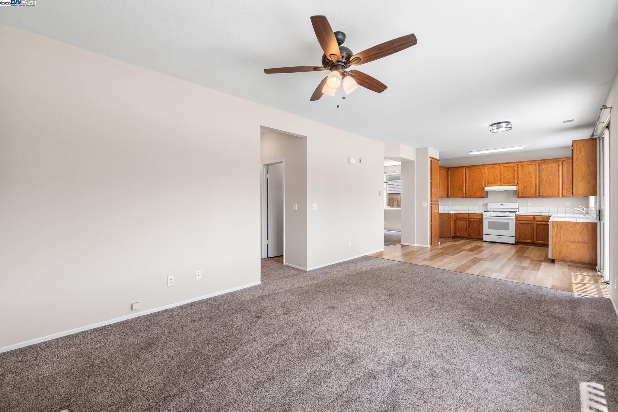 Detail Gallery Image 11 of 35 For 1970 Knollcrest Ln, Tracy,  CA 95376 - 3 Beds | 2/1 Baths