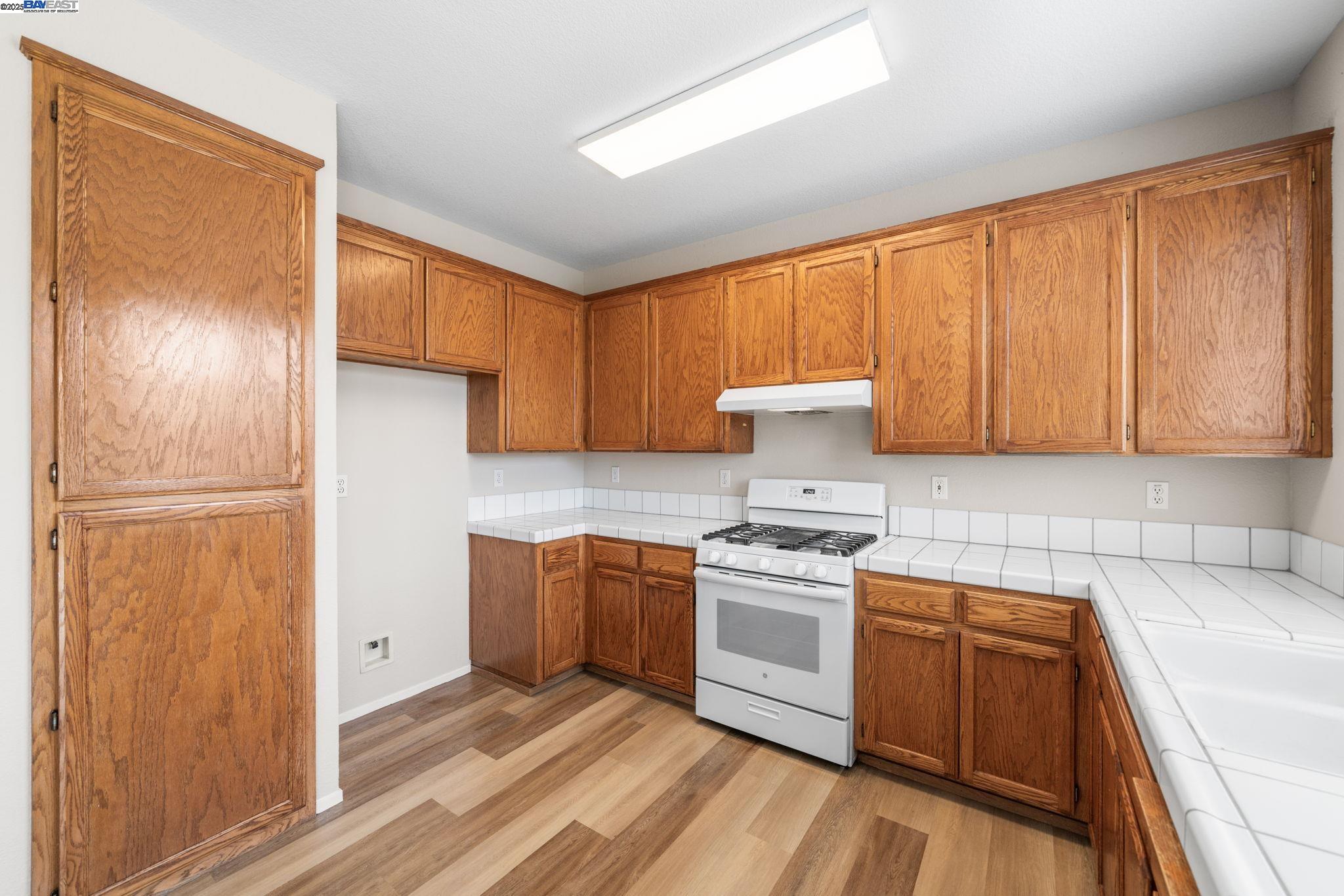 Detail Gallery Image 16 of 35 For 1970 Knollcrest Ln, Tracy,  CA 95376 - 3 Beds | 2/1 Baths
