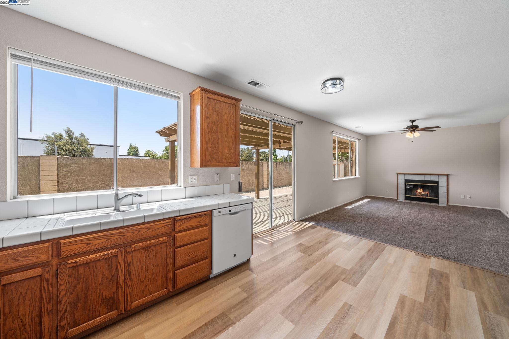Detail Gallery Image 17 of 35 For 1970 Knollcrest Ln, Tracy,  CA 95376 - 3 Beds | 2/1 Baths