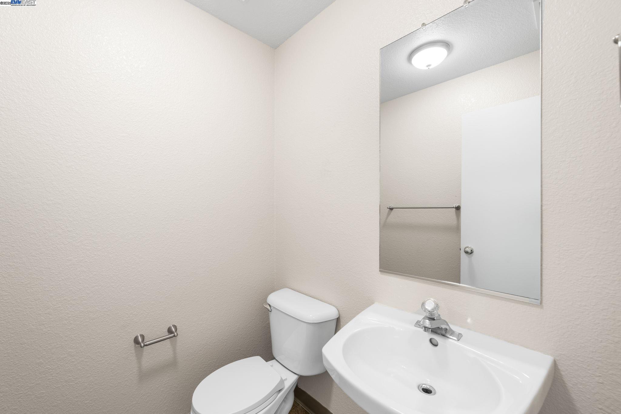 Detail Gallery Image 18 of 35 For 1970 Knollcrest Ln, Tracy,  CA 95376 - 3 Beds | 2/1 Baths
