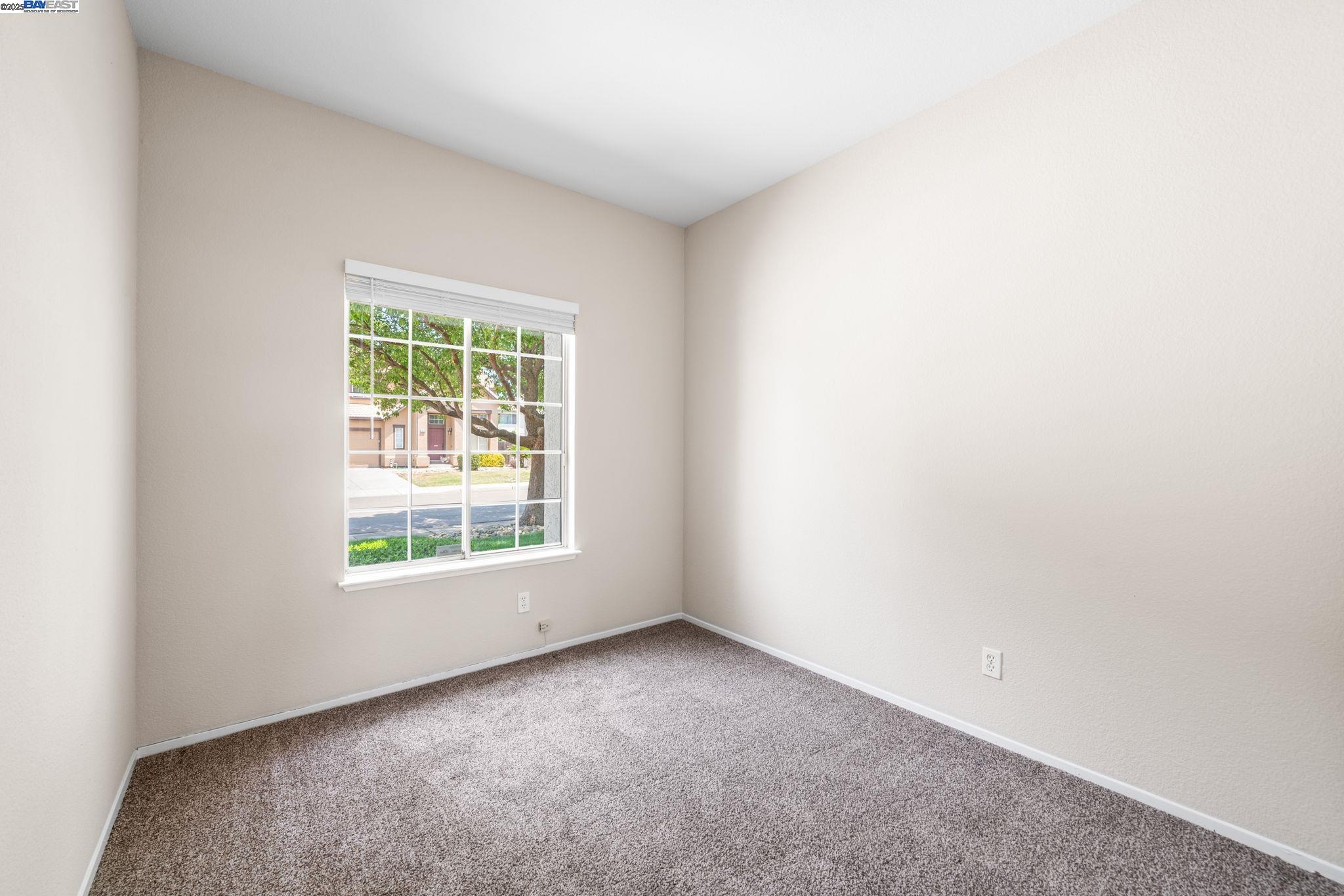 Detail Gallery Image 19 of 35 For 1970 Knollcrest Ln, Tracy,  CA 95376 - 3 Beds | 2/1 Baths
