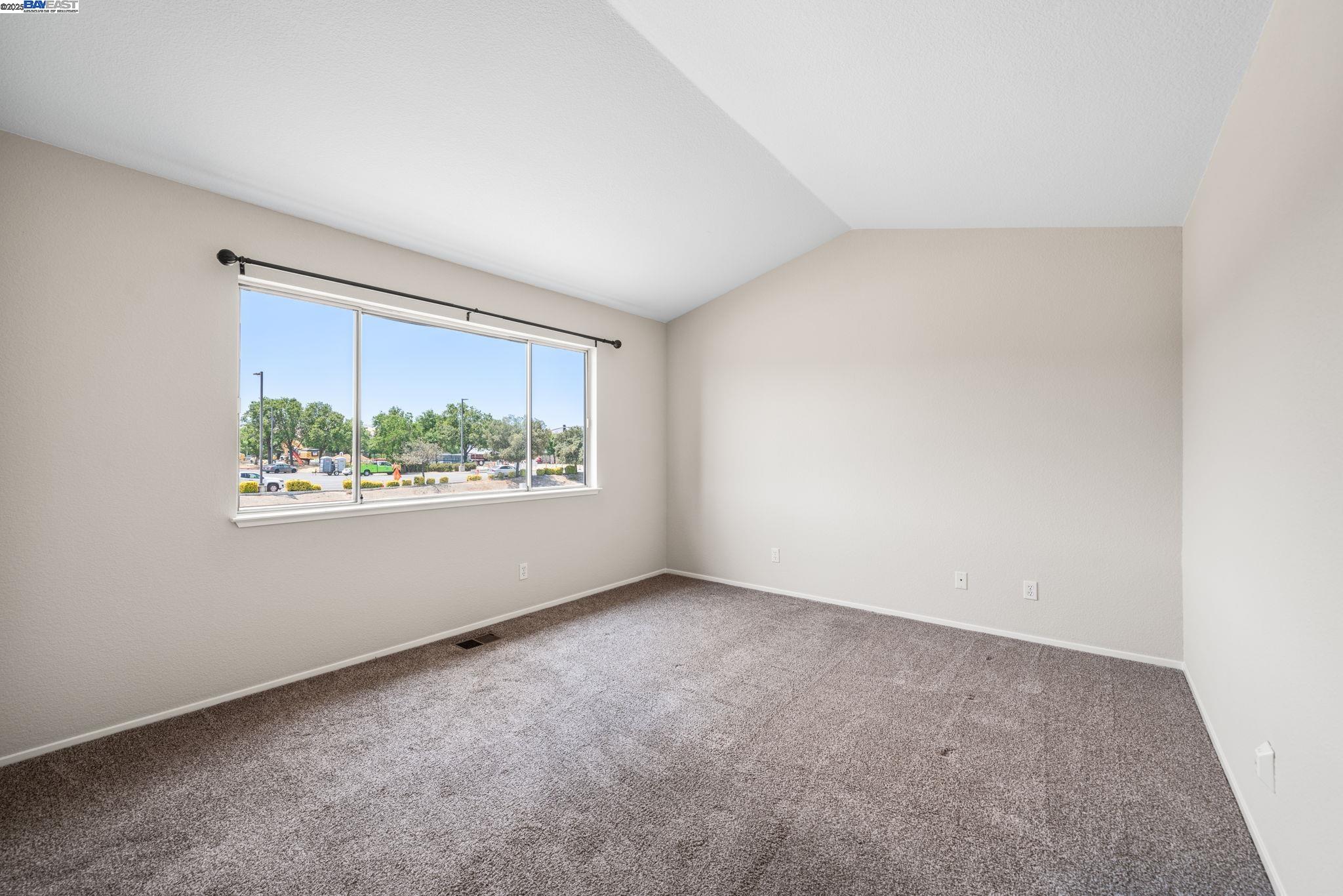 Detail Gallery Image 21 of 35 For 1970 Knollcrest Ln, Tracy,  CA 95376 - 3 Beds | 2/1 Baths