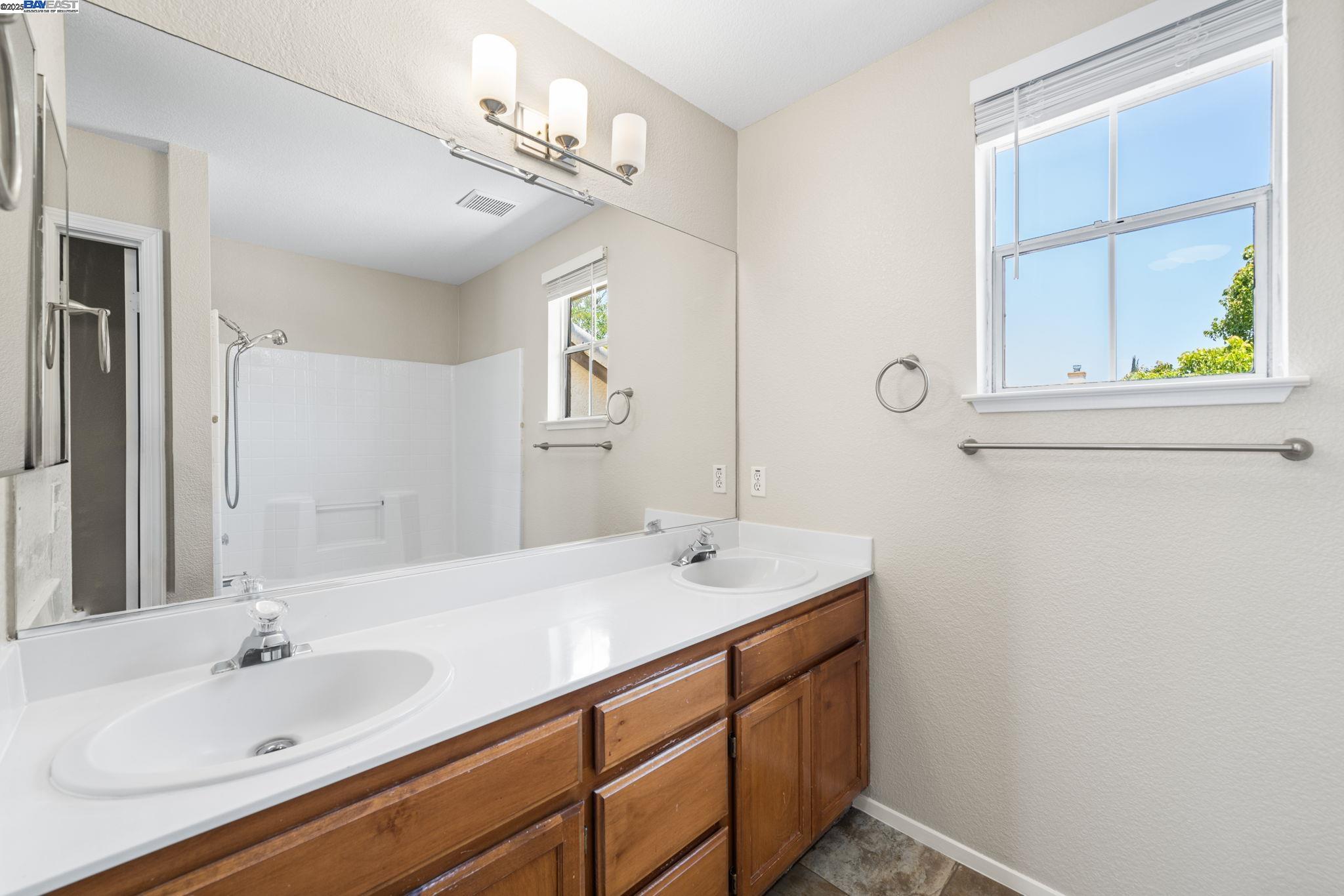 Detail Gallery Image 23 of 35 For 1970 Knollcrest Ln, Tracy,  CA 95376 - 3 Beds | 2/1 Baths