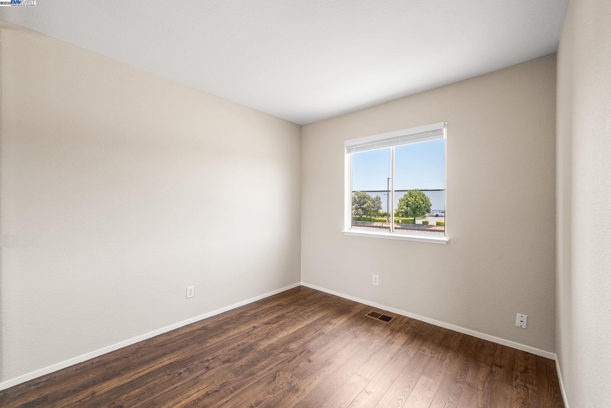 Detail Gallery Image 27 of 35 For 1970 Knollcrest Ln, Tracy,  CA 95376 - 3 Beds | 2/1 Baths