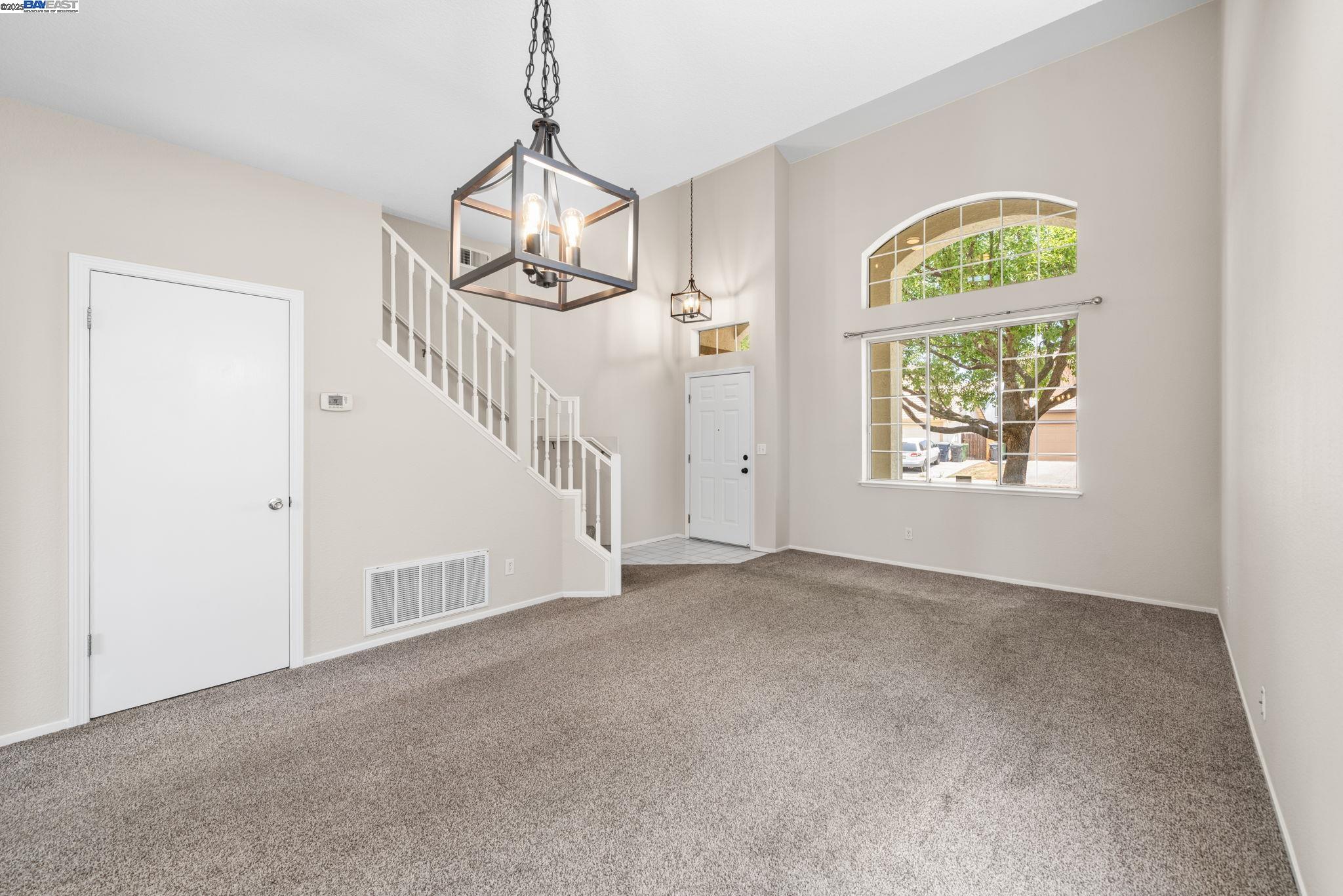Detail Gallery Image 5 of 35 For 1970 Knollcrest Ln, Tracy,  CA 95376 - 3 Beds | 2/1 Baths