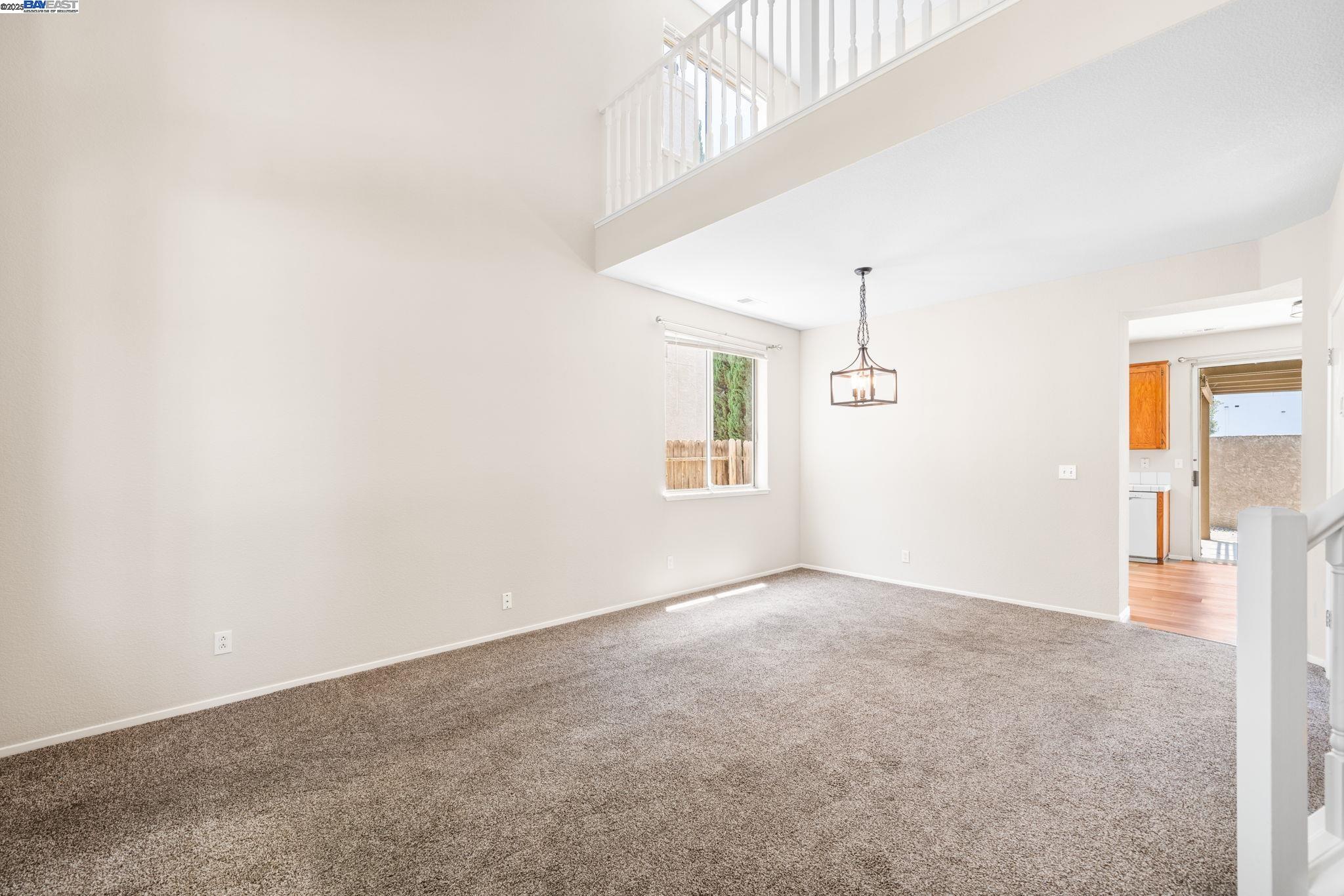 Detail Gallery Image 7 of 35 For 1970 Knollcrest Ln, Tracy,  CA 95376 - 3 Beds | 2/1 Baths