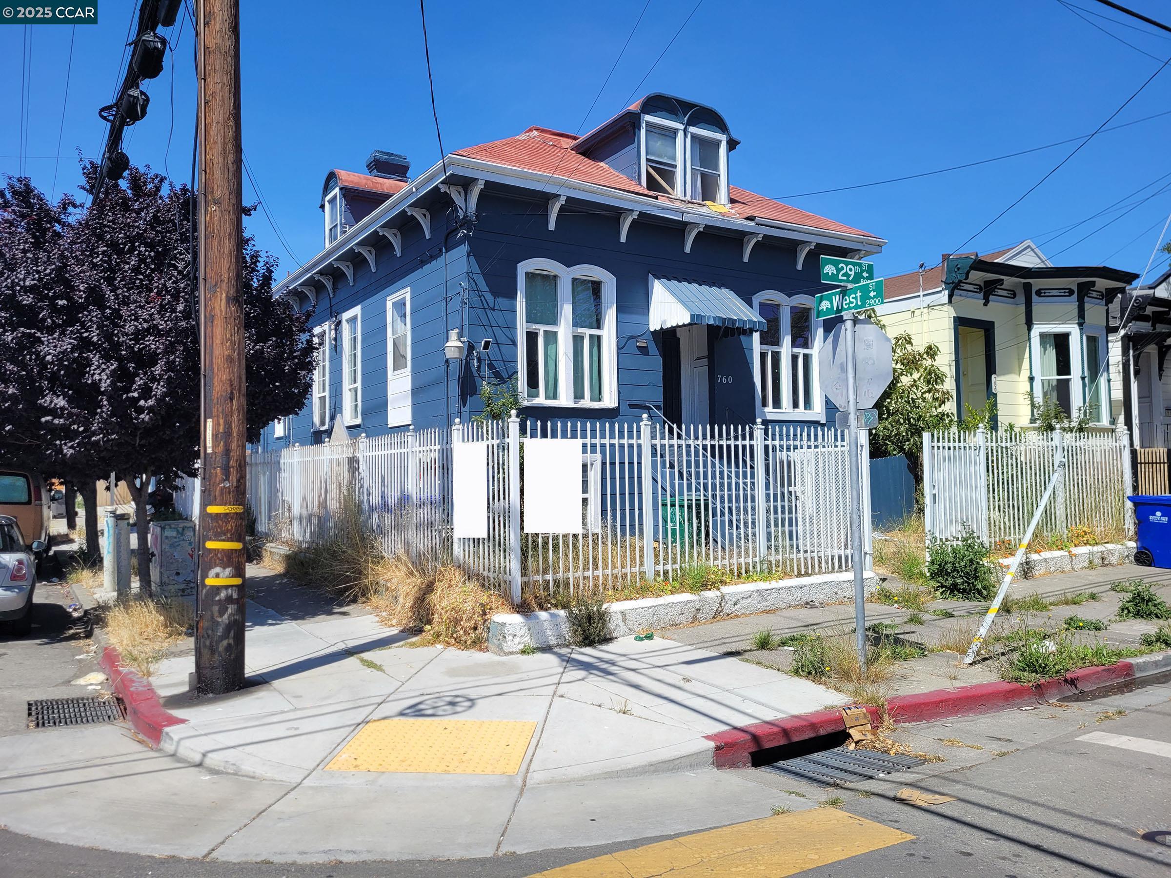 Detail Gallery Image 3 of 5 For 760 29th Street, Oakland,  CA 94609 - 10 Beds | 3/1 Baths