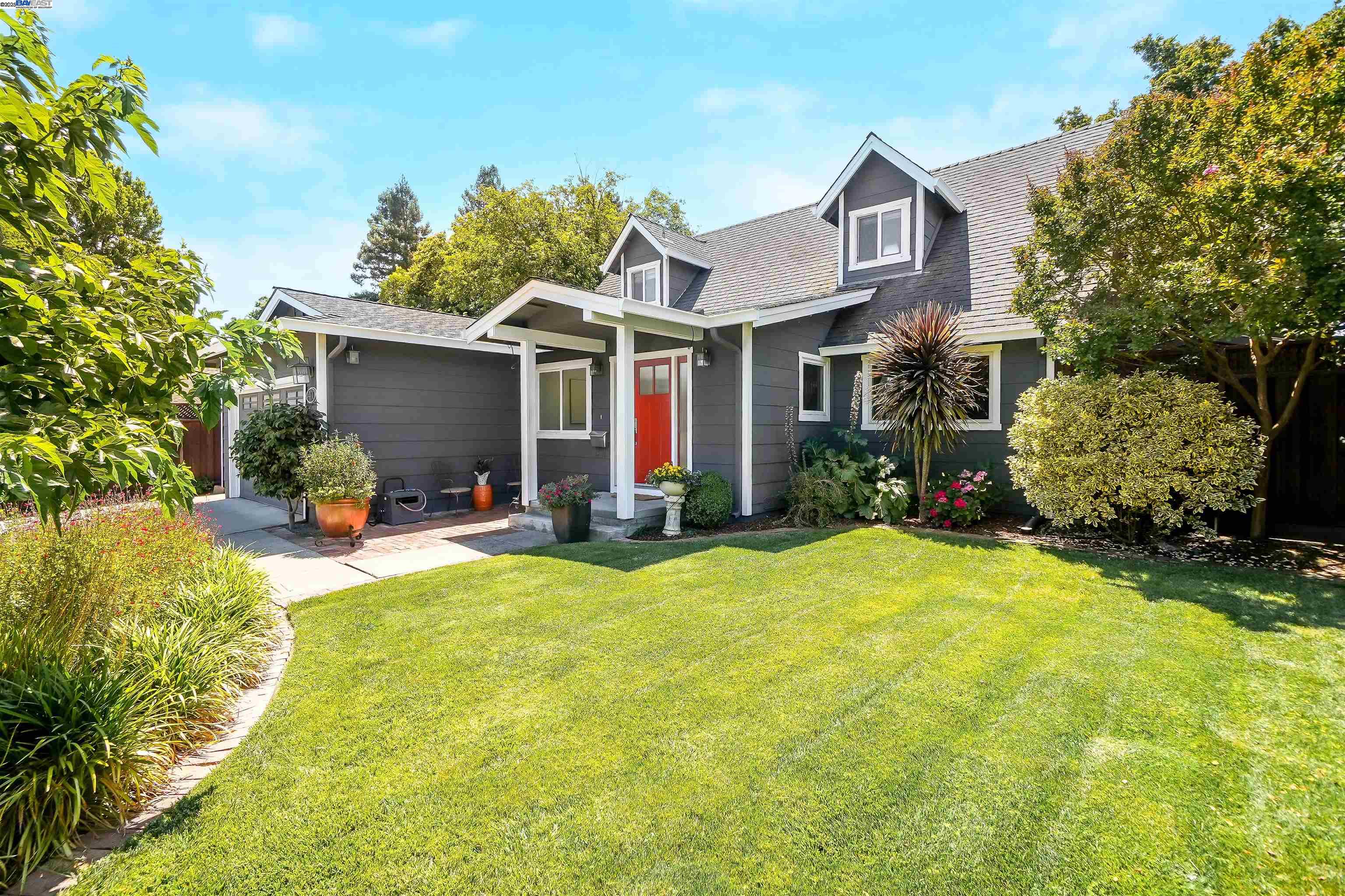 Detail Gallery Image 2 of 55 For 4400 Sandalwood Dr, Pleasanton,  CA 94588 - 4 Beds | 2 Baths