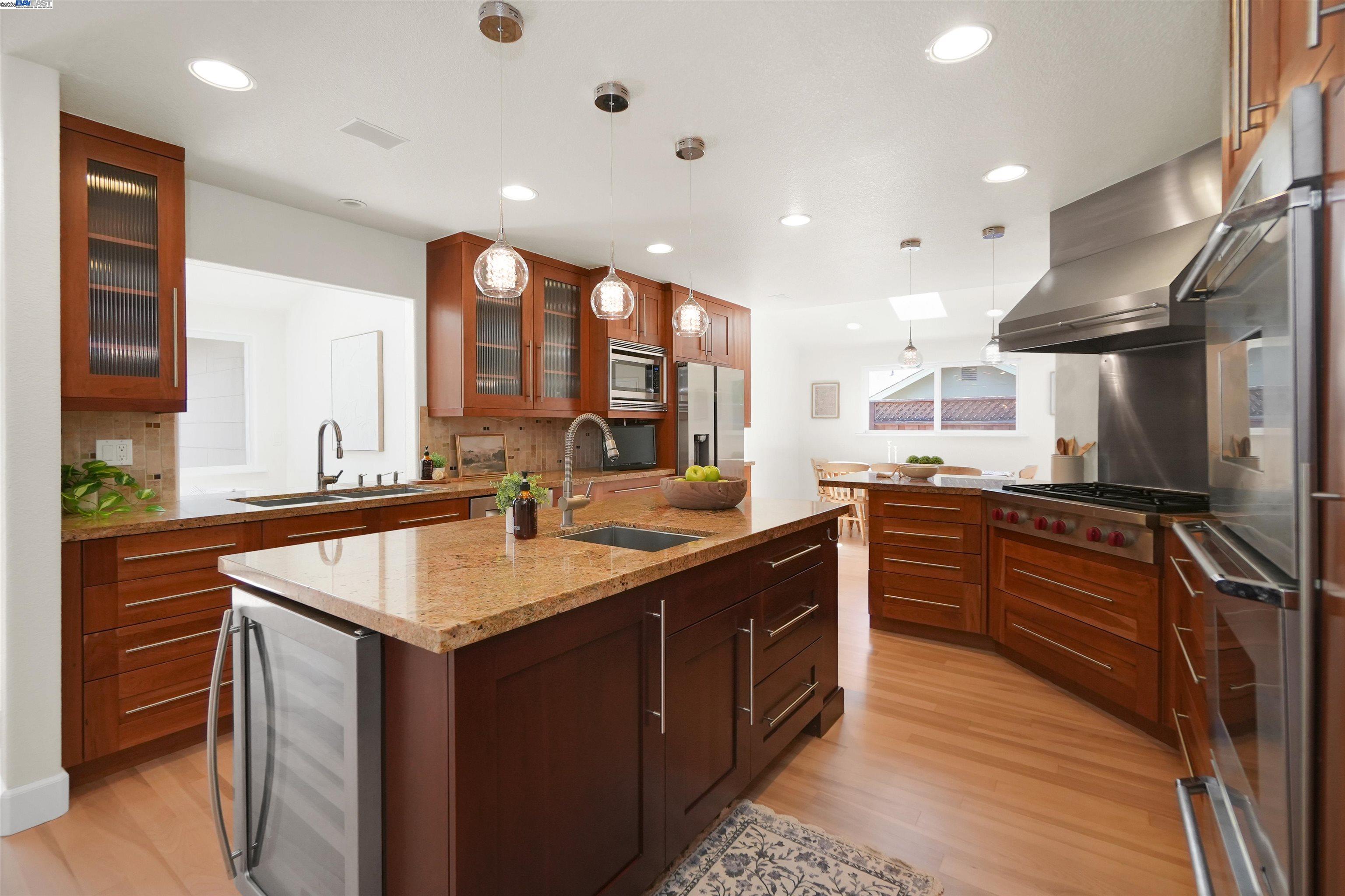 Detail Gallery Image 16 of 55 For 4400 Sandalwood Dr, Pleasanton,  CA 94588 - 4 Beds | 2 Baths