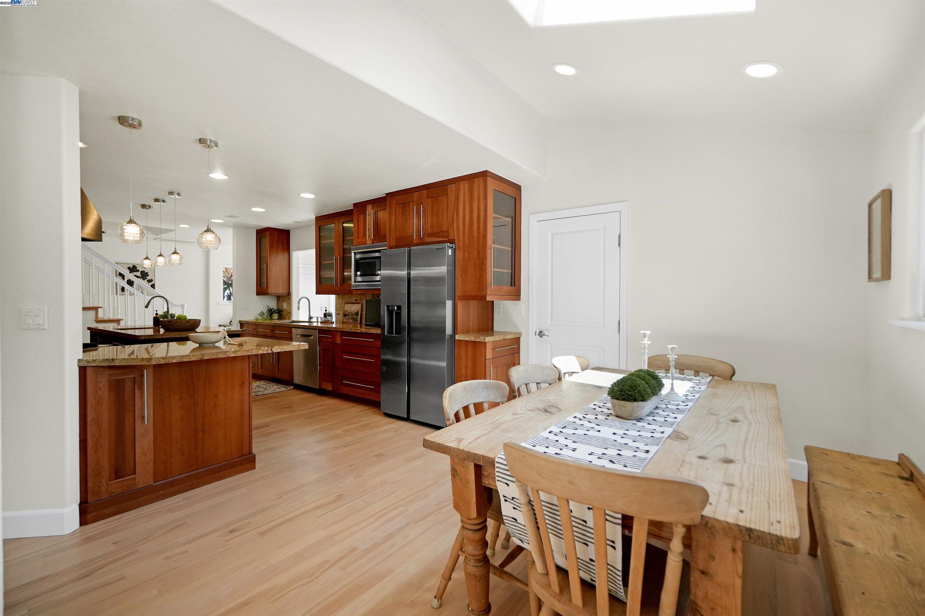Detail Gallery Image 17 of 55 For 4400 Sandalwood Dr, Pleasanton,  CA 94588 - 4 Beds | 2 Baths