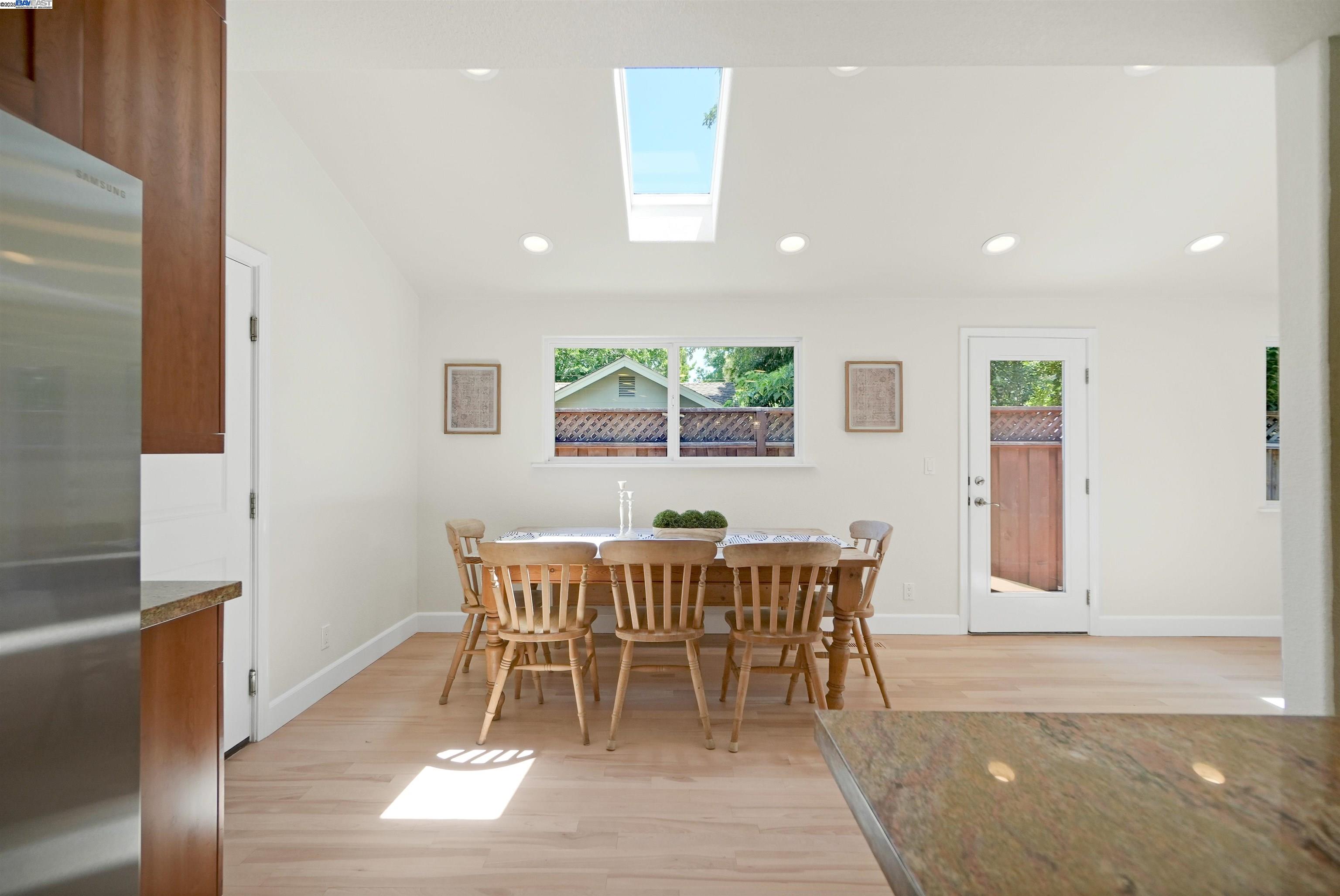 Detail Gallery Image 19 of 55 For 4400 Sandalwood Dr, Pleasanton,  CA 94588 - 4 Beds | 2 Baths