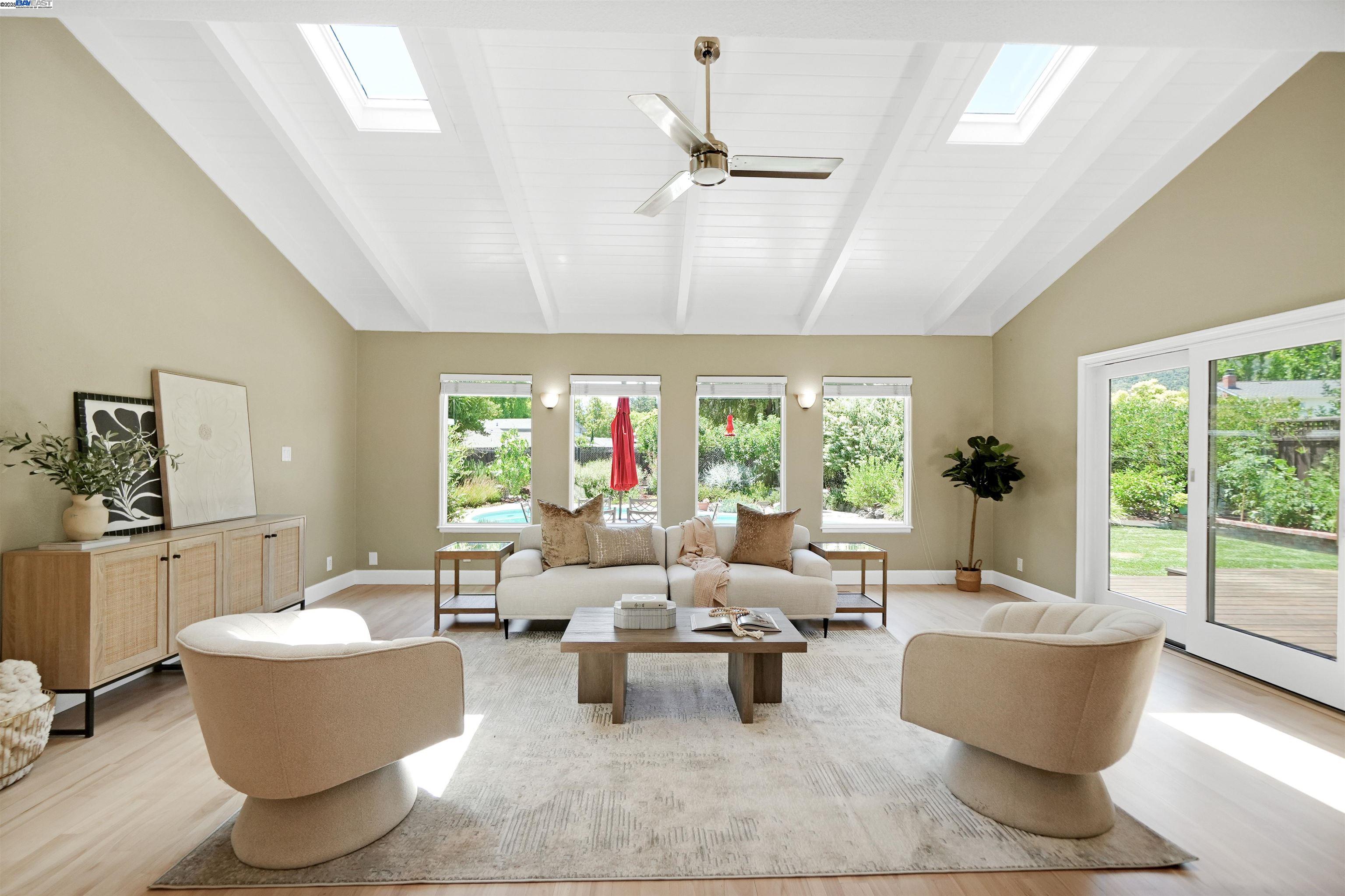 Detail Gallery Image 3 of 55 For 4400 Sandalwood Dr, Pleasanton,  CA 94588 - 4 Beds | 2 Baths