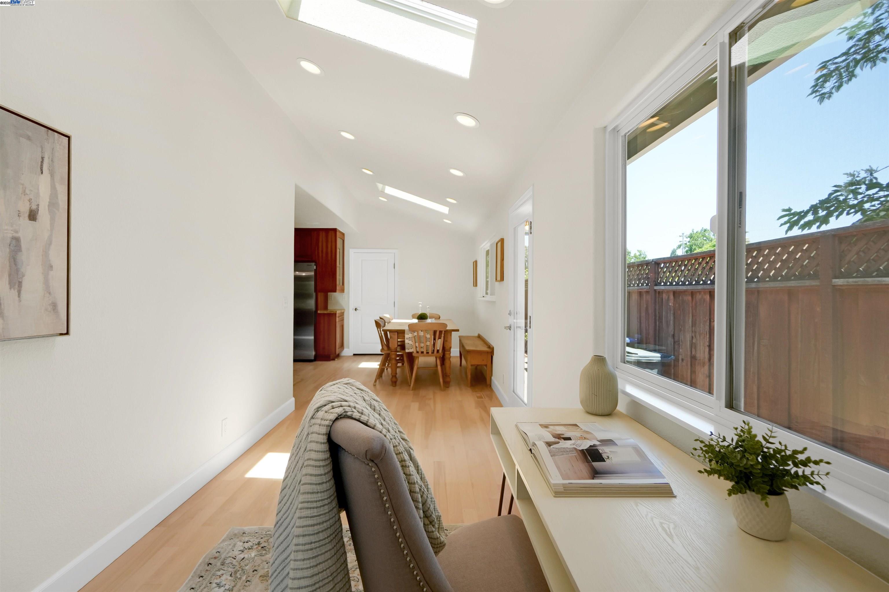 Detail Gallery Image 21 of 55 For 4400 Sandalwood Dr, Pleasanton,  CA 94588 - 4 Beds | 2 Baths