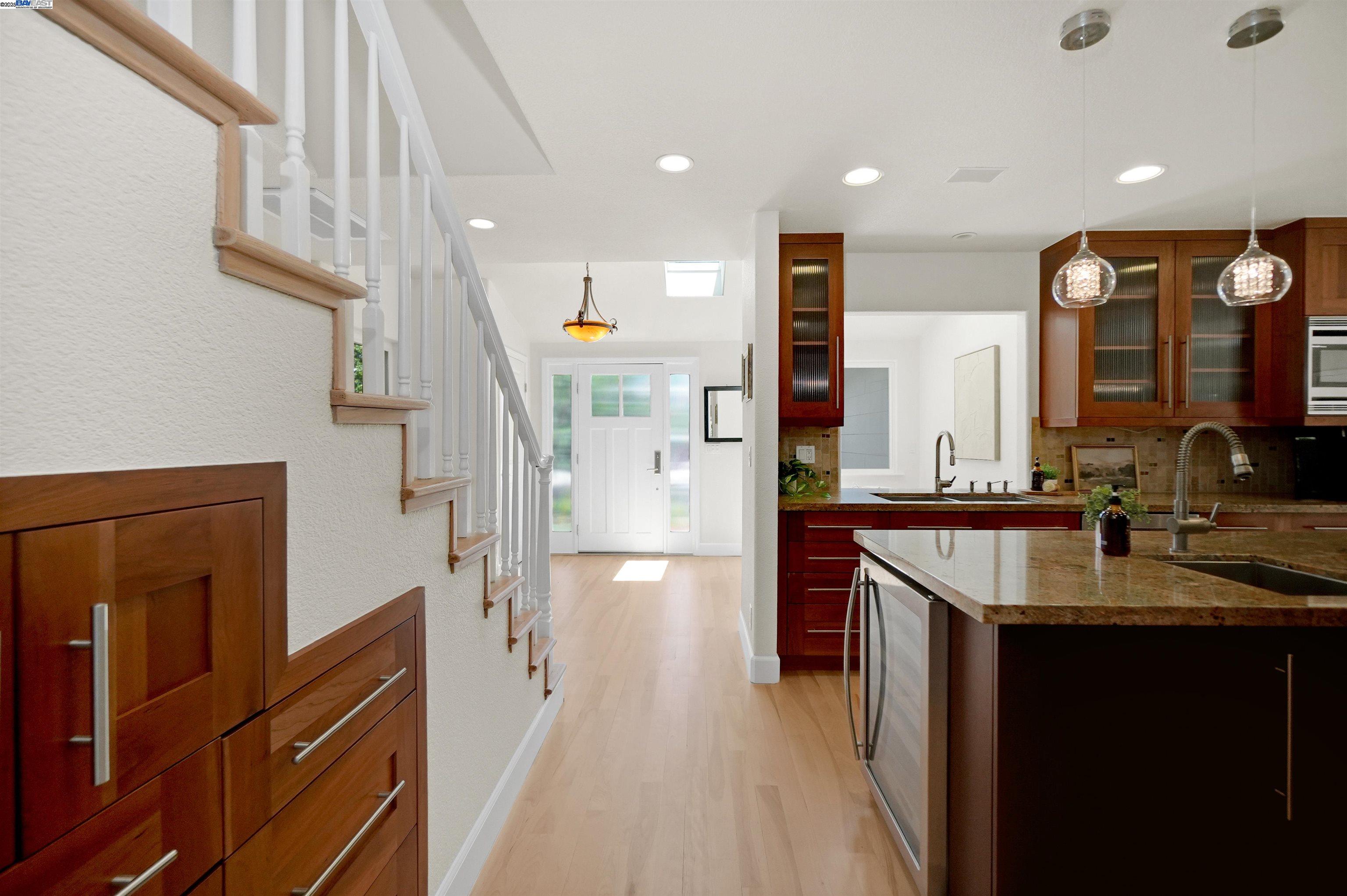 Detail Gallery Image 22 of 55 For 4400 Sandalwood Dr, Pleasanton,  CA 94588 - 4 Beds | 2 Baths