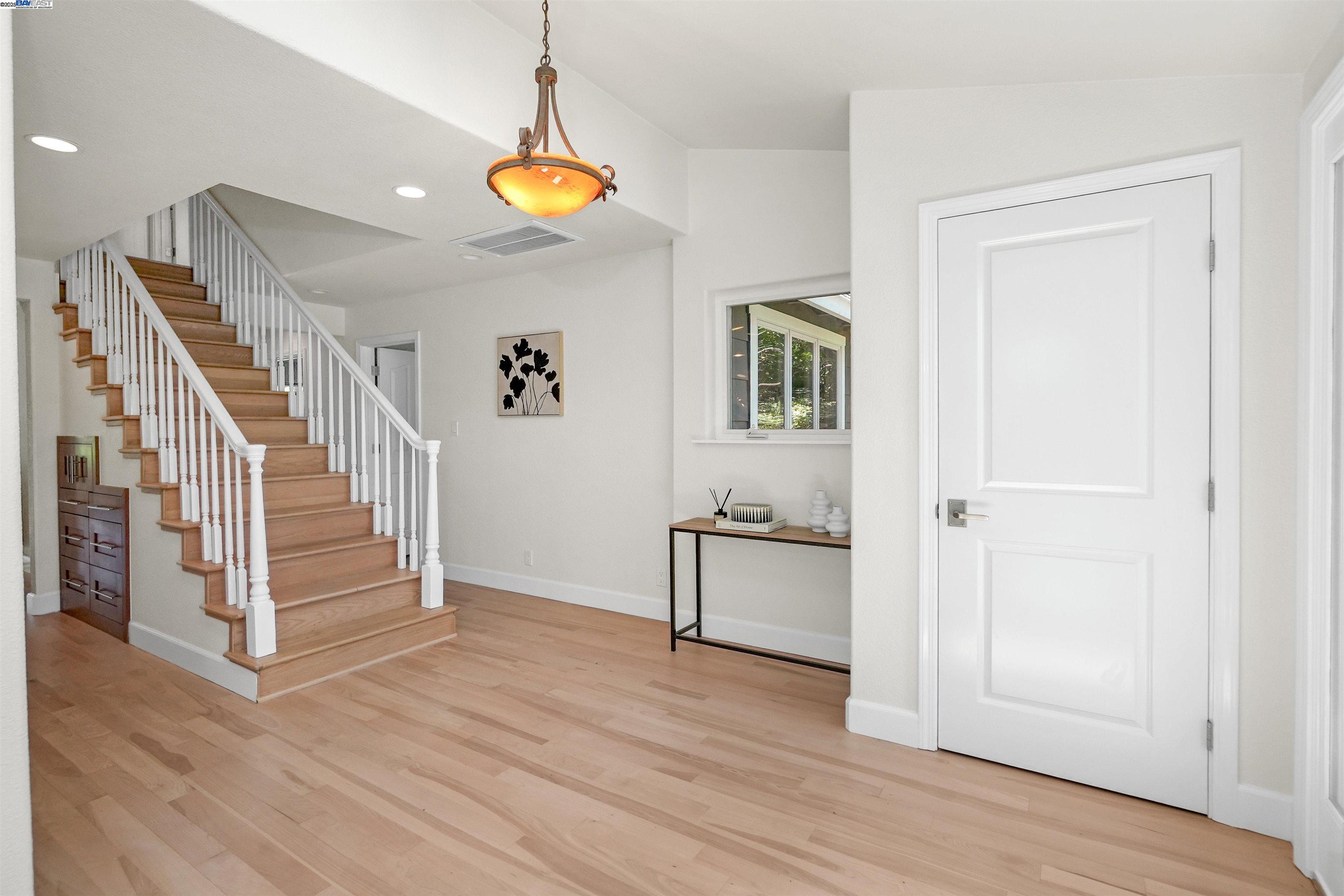 Detail Gallery Image 28 of 55 For 4400 Sandalwood Dr, Pleasanton,  CA 94588 - 4 Beds | 2 Baths