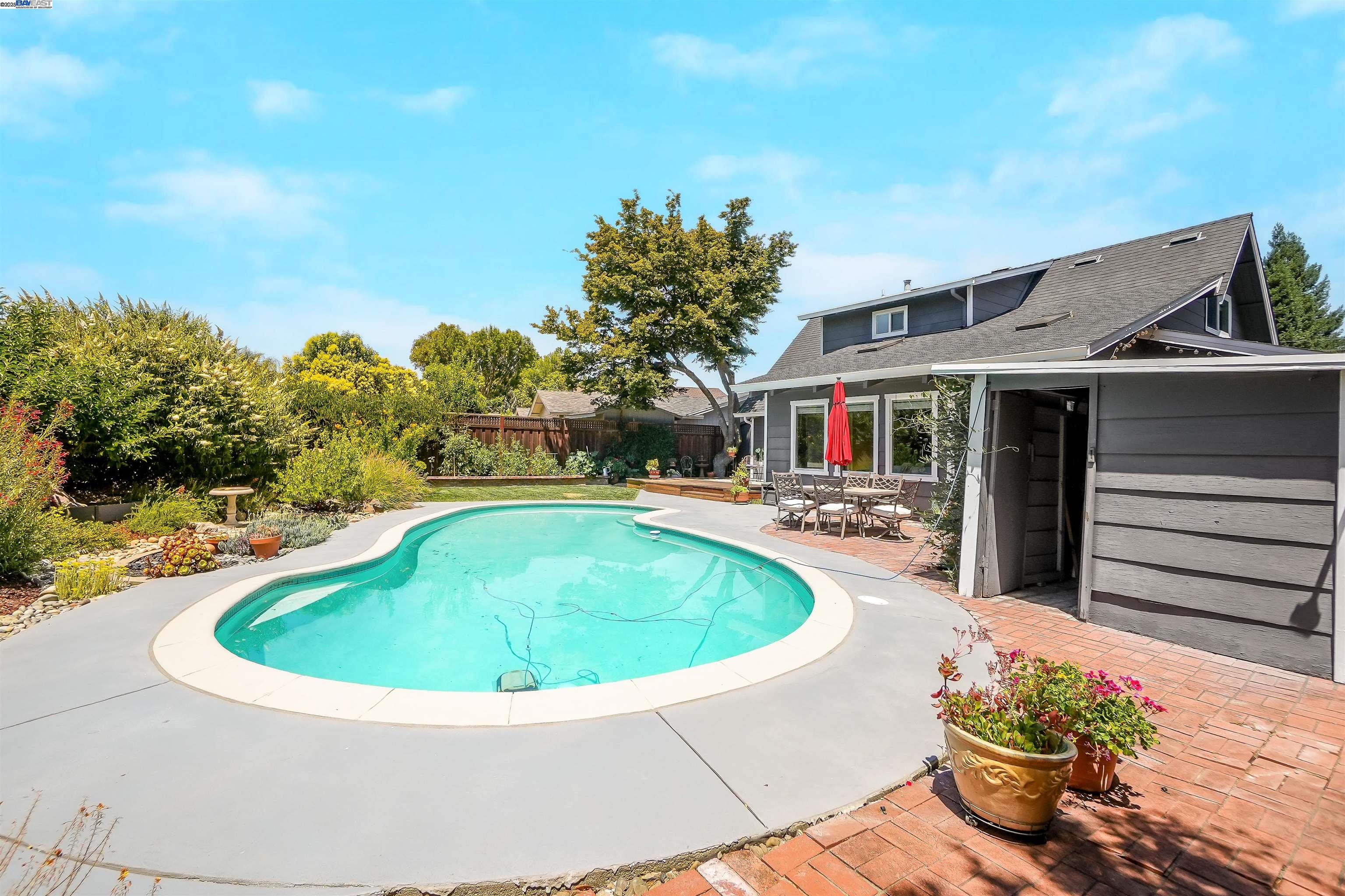 Detail Gallery Image 38 of 55 For 4400 Sandalwood Dr, Pleasanton,  CA 94588 - 4 Beds | 2 Baths