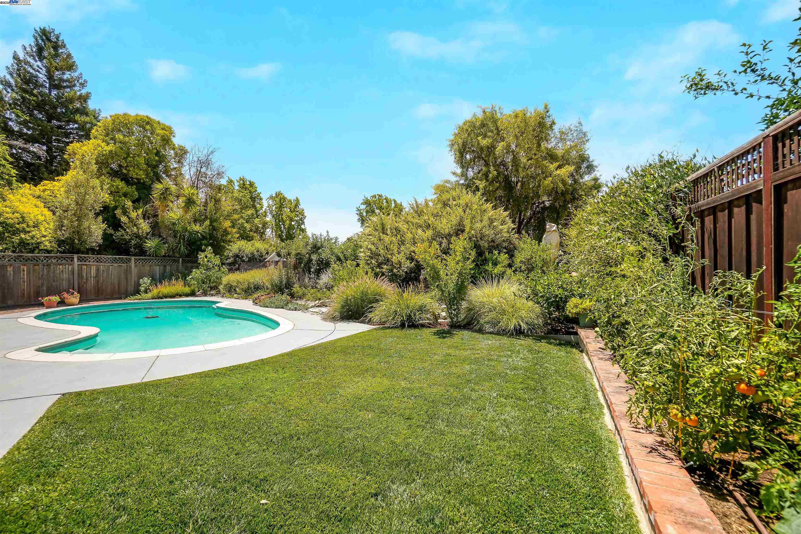 Detail Gallery Image 39 of 55 For 4400 Sandalwood Dr, Pleasanton,  CA 94588 - 4 Beds | 2 Baths