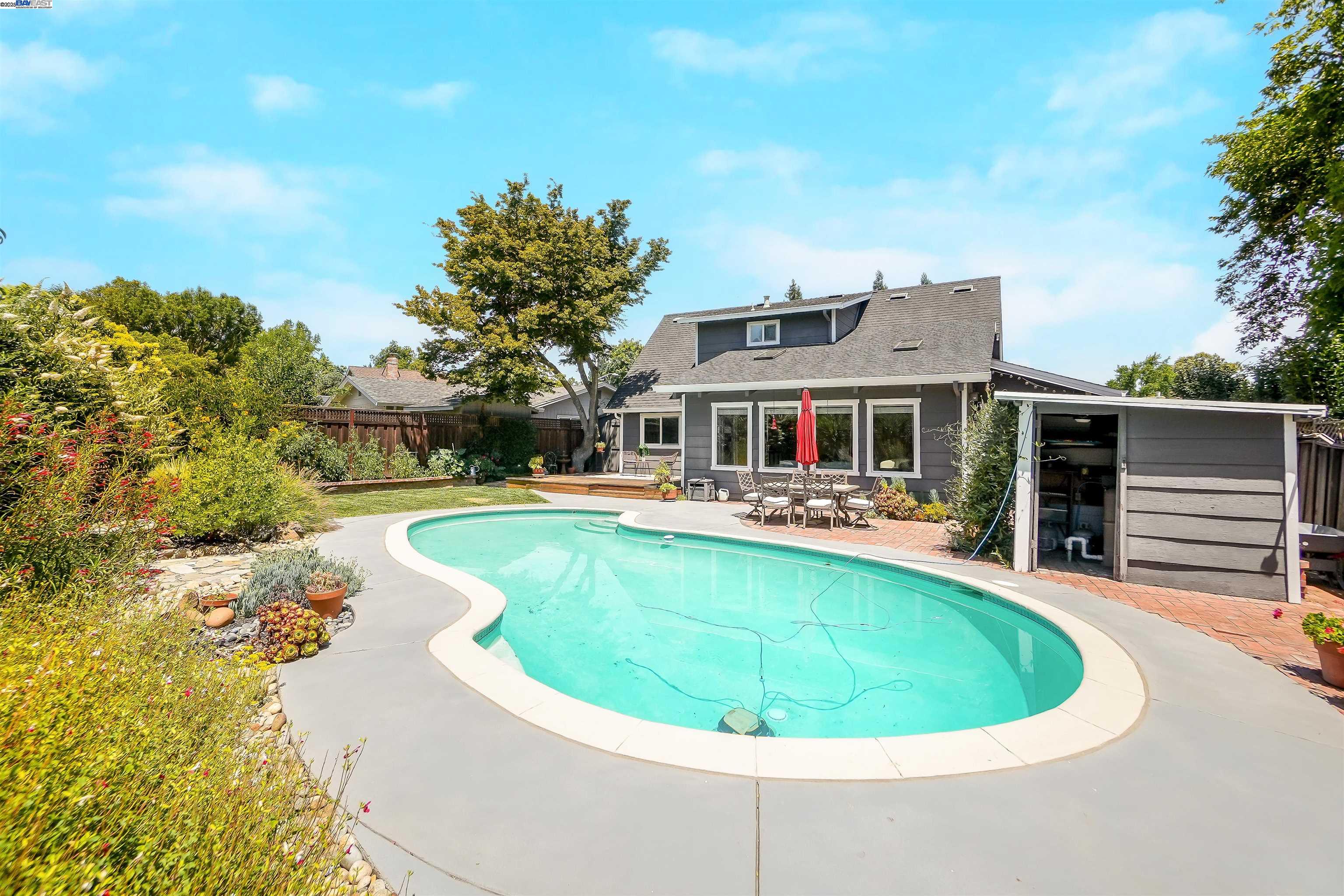 Detail Gallery Image 41 of 55 For 4400 Sandalwood Dr, Pleasanton,  CA 94588 - 4 Beds | 2 Baths