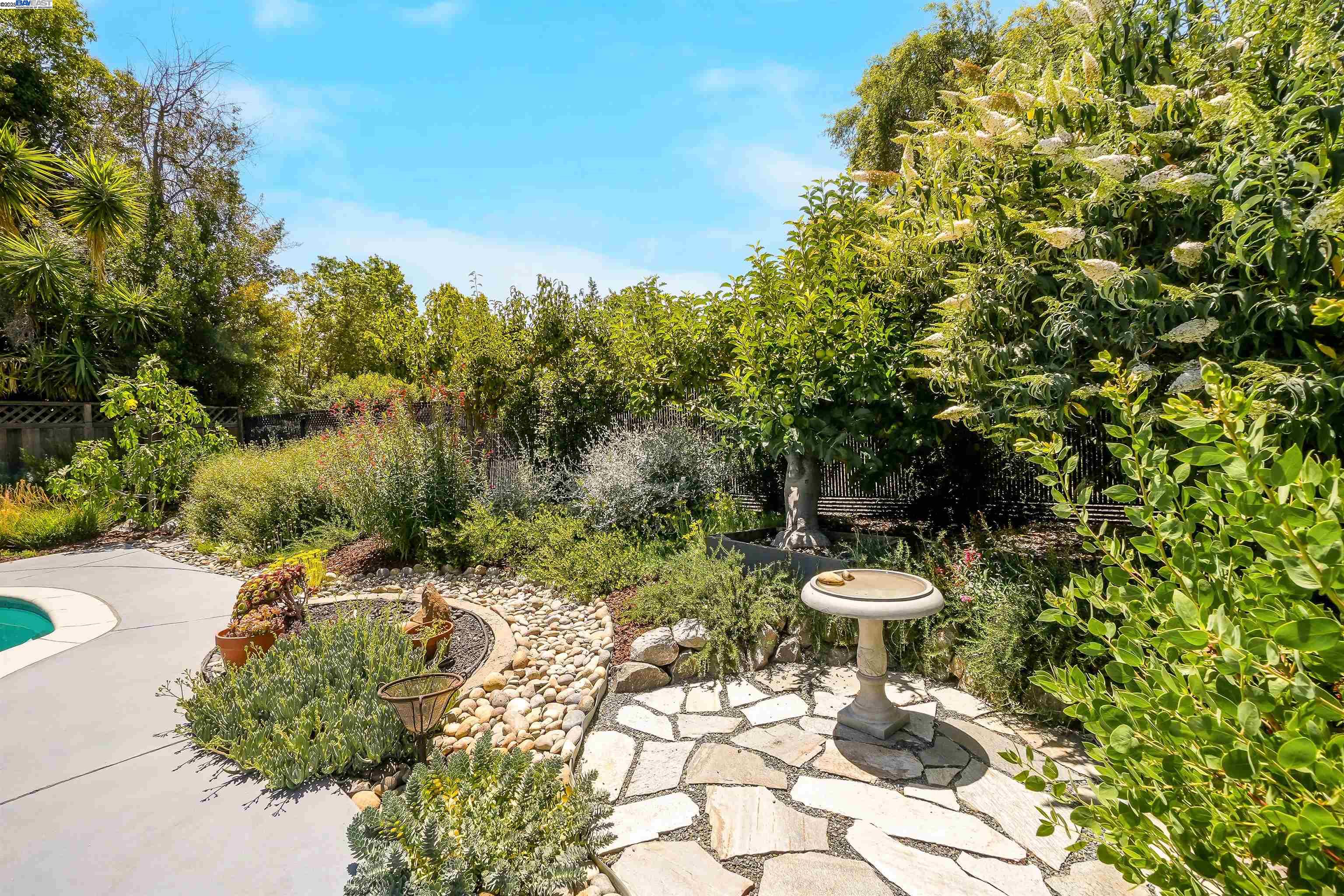 Detail Gallery Image 43 of 55 For 4400 Sandalwood Dr, Pleasanton,  CA 94588 - 4 Beds | 2 Baths