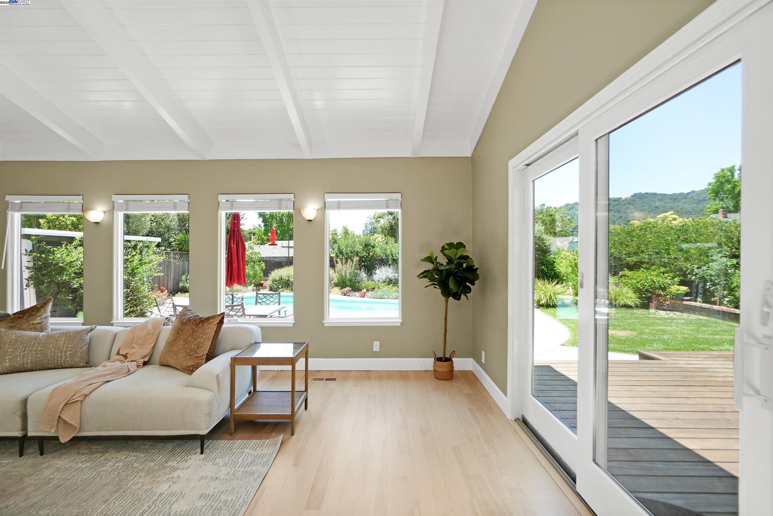 Detail Gallery Image 6 of 55 For 4400 Sandalwood Dr, Pleasanton,  CA 94588 - 4 Beds | 2 Baths