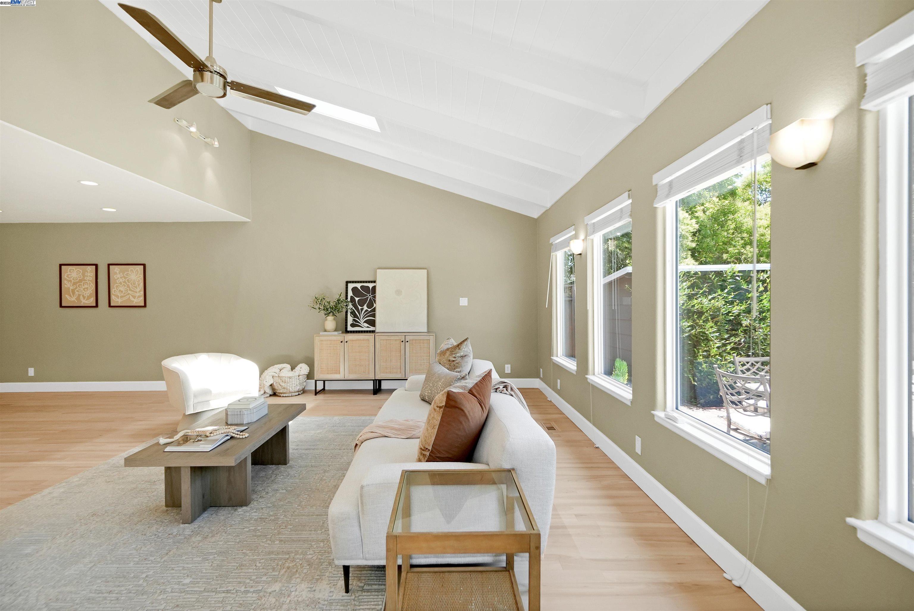 Detail Gallery Image 7 of 55 For 4400 Sandalwood Dr, Pleasanton,  CA 94588 - 4 Beds | 2 Baths