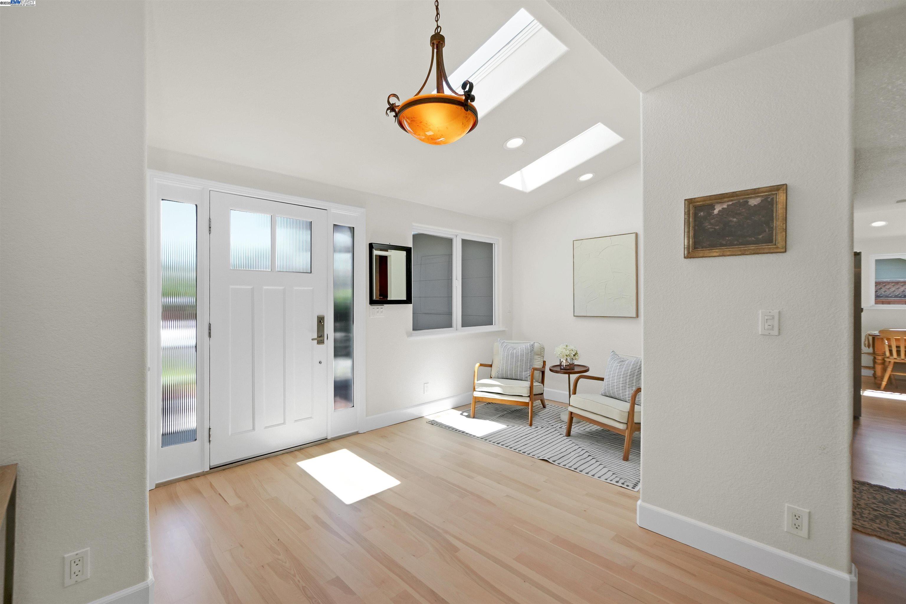 Detail Gallery Image 9 of 55 For 4400 Sandalwood Dr, Pleasanton,  CA 94588 - 4 Beds | 2 Baths