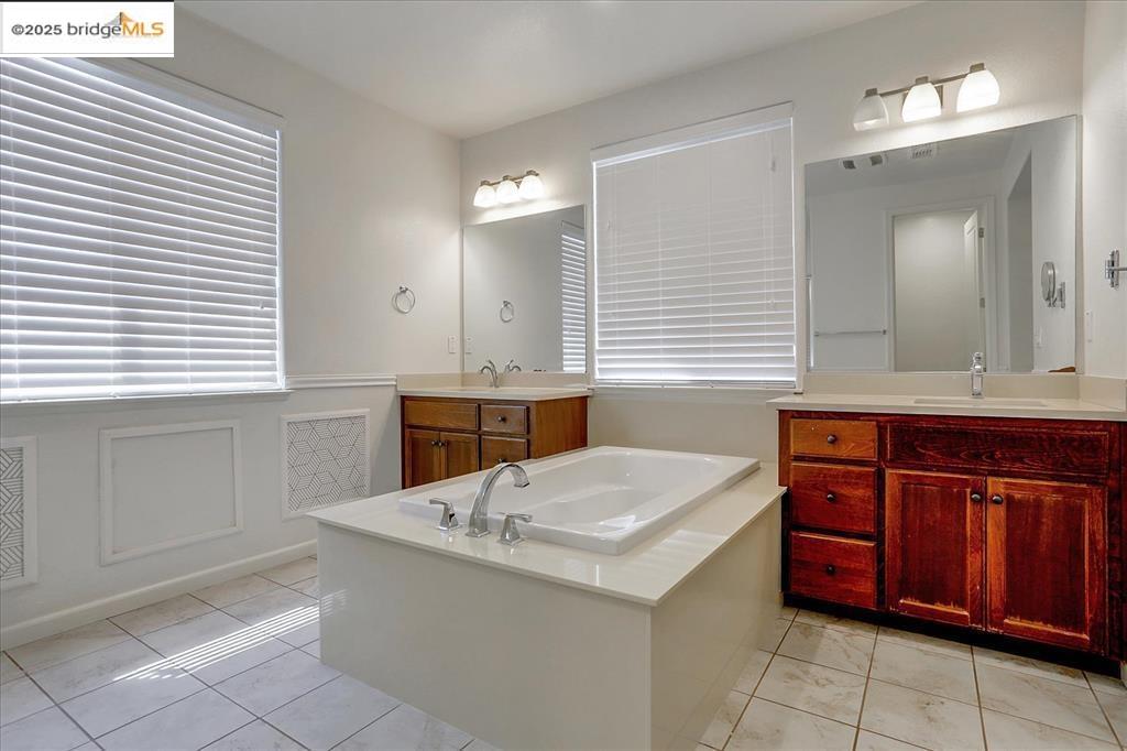 Detail Gallery Image 15 of 26 For 809 Bluestone Dr, Oakley,  CA 94561-3066 - 4 Beds | 3 Baths