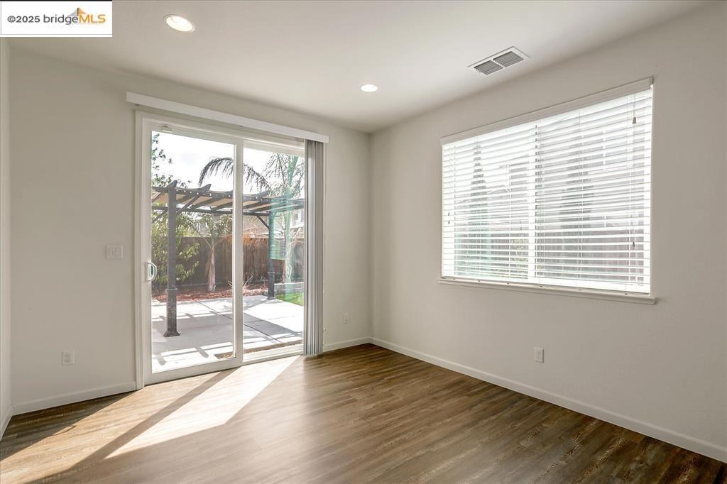 Detail Gallery Image 7 of 26 For 809 Bluestone Dr, Oakley,  CA 94561-3066 - 4 Beds | 3 Baths