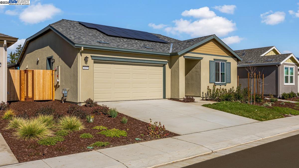Detail Gallery Image 2 of 38 For 1049 Heathridge Street, Manteca,  CA 95336 - 2 Beds | 2 Baths