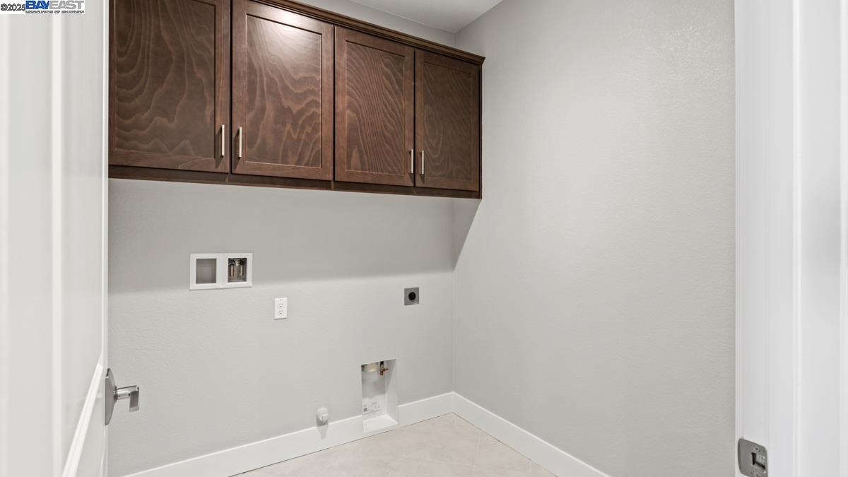 Detail Gallery Image 11 of 38 For 1049 Heathridge Street, Manteca,  CA 95336 - 2 Beds | 2 Baths