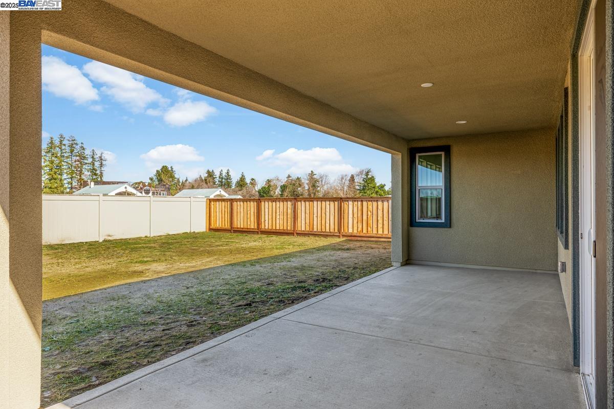 Detail Gallery Image 18 of 38 For 1049 Heathridge Street, Manteca,  CA 95336 - 2 Beds | 2 Baths