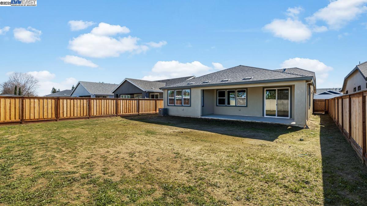 Detail Gallery Image 19 of 38 For 1049 Heathridge Street, Manteca,  CA 95336 - 2 Beds | 2 Baths
