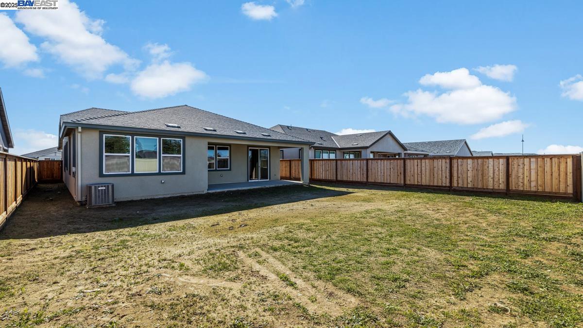 Detail Gallery Image 20 of 38 For 1049 Heathridge Street, Manteca,  CA 95336 - 2 Beds | 2 Baths