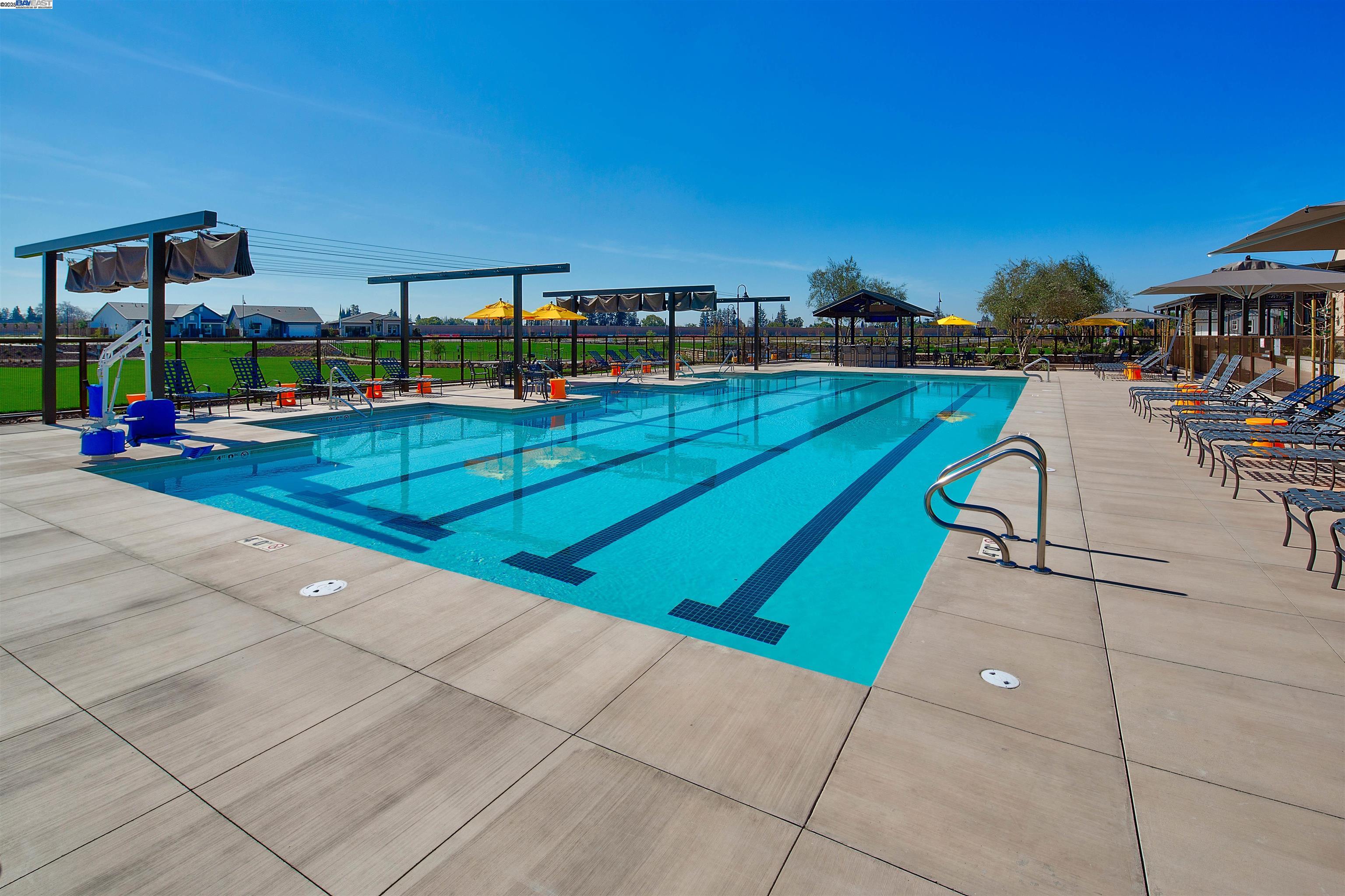 Detail Gallery Image 33 of 38 For 1049 Heathridge Street, Manteca,  CA 95336 - 2 Beds | 2 Baths