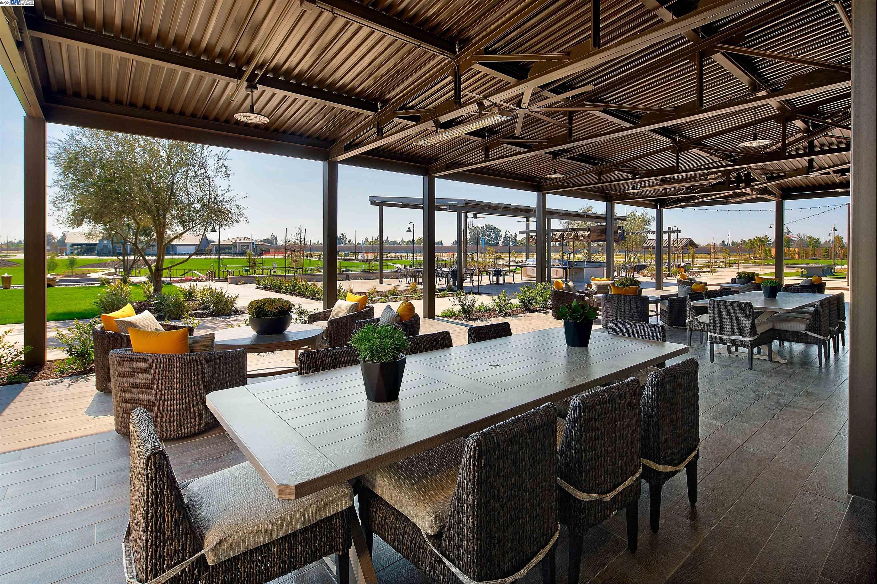 Detail Gallery Image 36 of 38 For 1049 Heathridge Street, Manteca,  CA 95336 - 2 Beds | 2 Baths