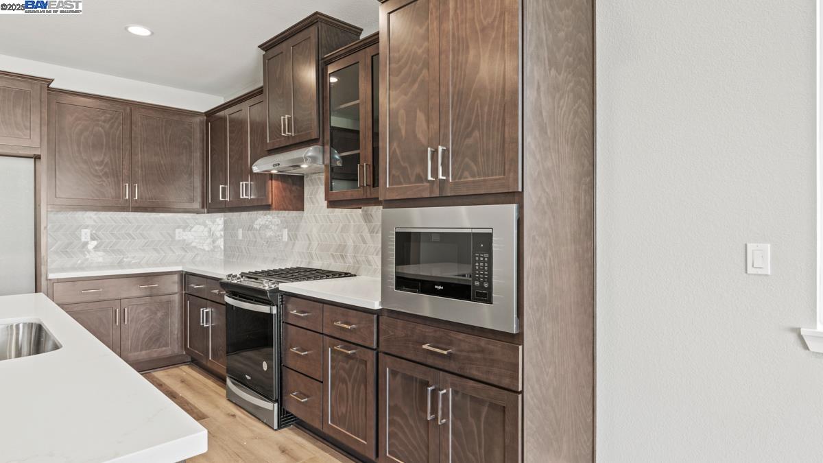 Detail Gallery Image 7 of 38 For 1049 Heathridge Street, Manteca,  CA 95336 - 2 Beds | 2 Baths