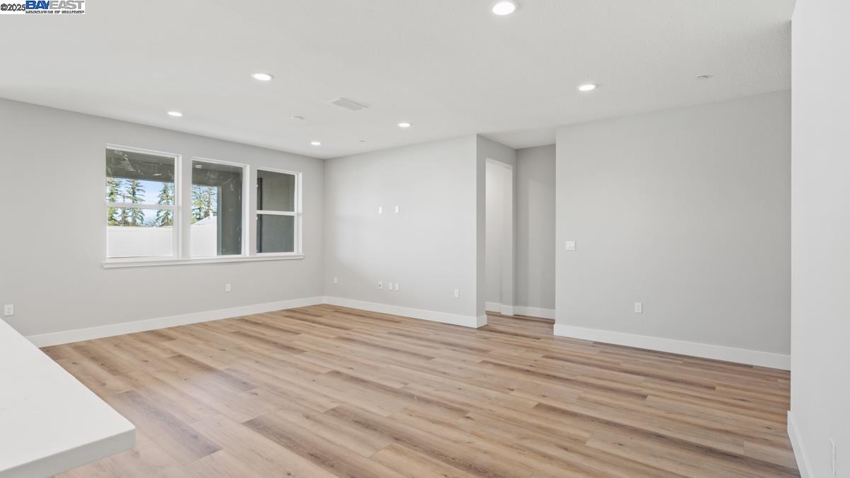 Detail Gallery Image 10 of 38 For 1049 Heathridge Street, Manteca,  CA 95336 - 2 Beds | 2 Baths