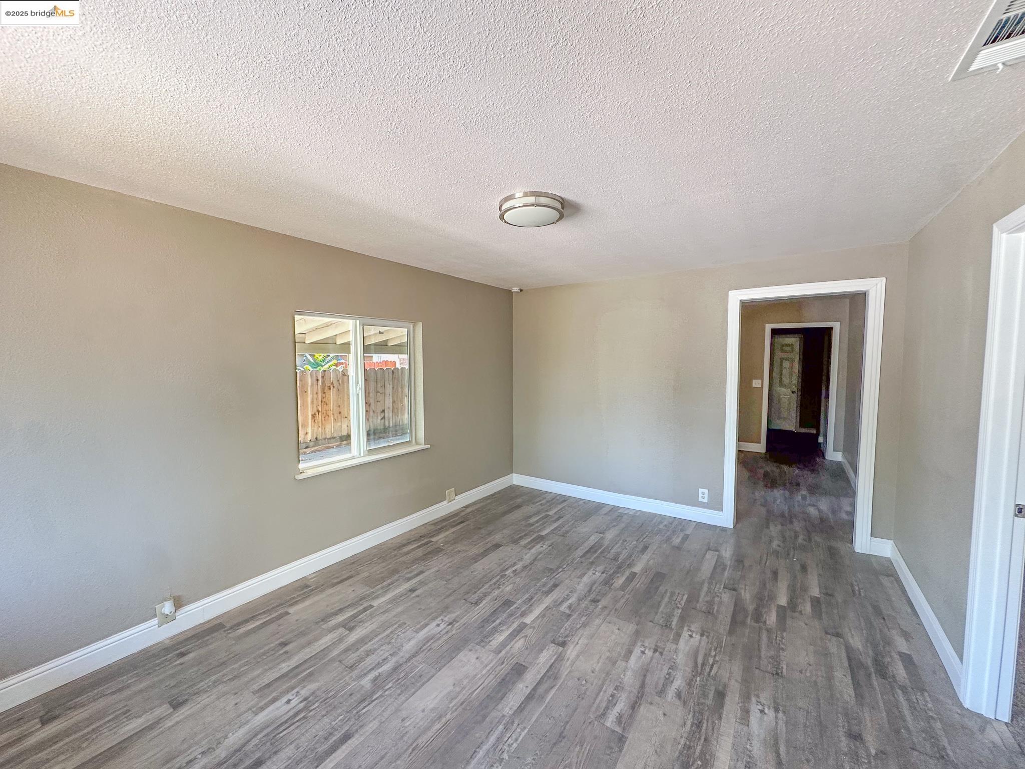 Detail Gallery Image 4 of 13 For 710 Atlantic Dr, Modesto,  CA 95358 - 3 Beds | 1 Baths