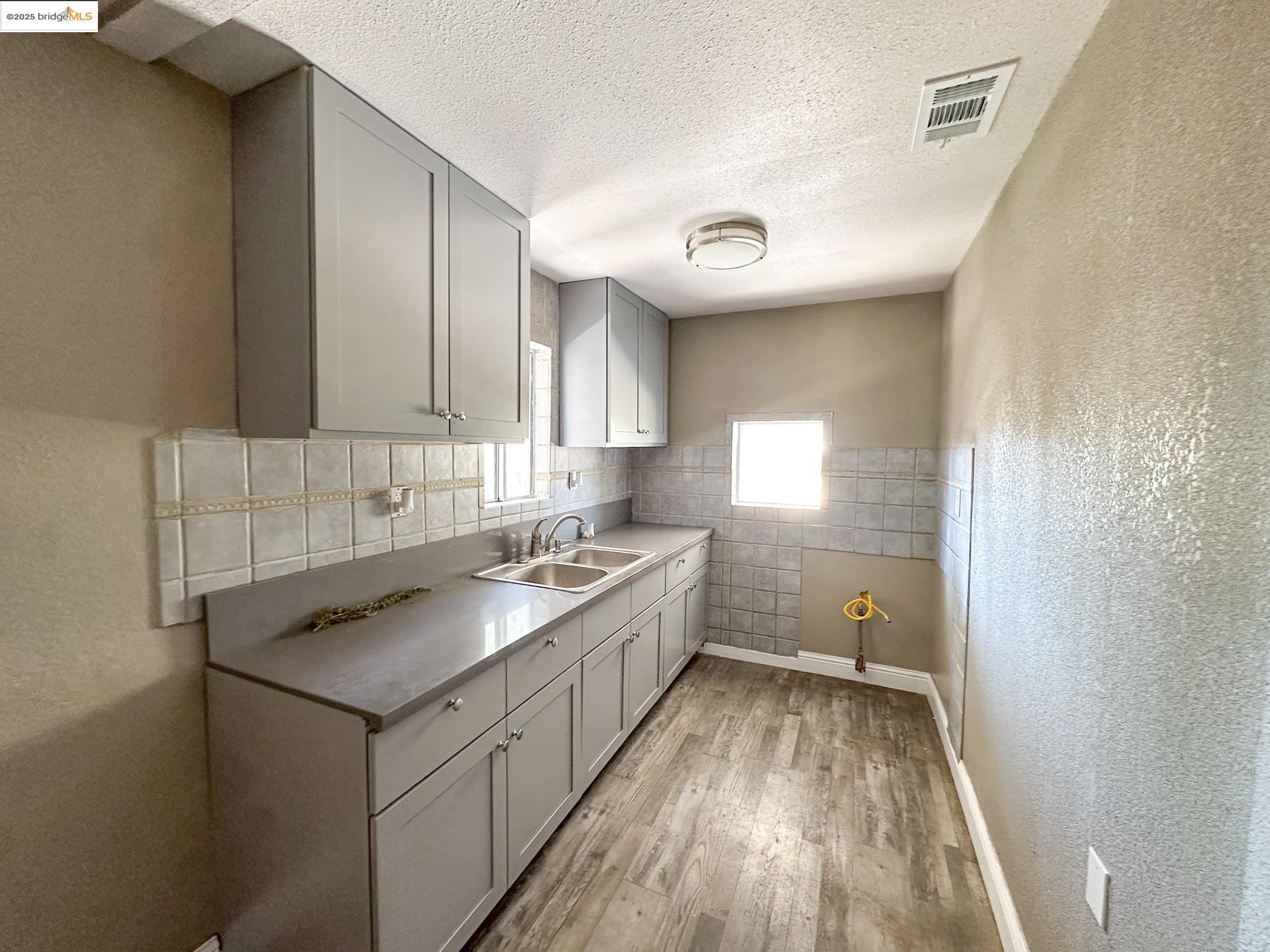 Detail Gallery Image 7 of 13 For 710 Atlantic Dr, Modesto,  CA 95358 - 3 Beds | 1 Baths