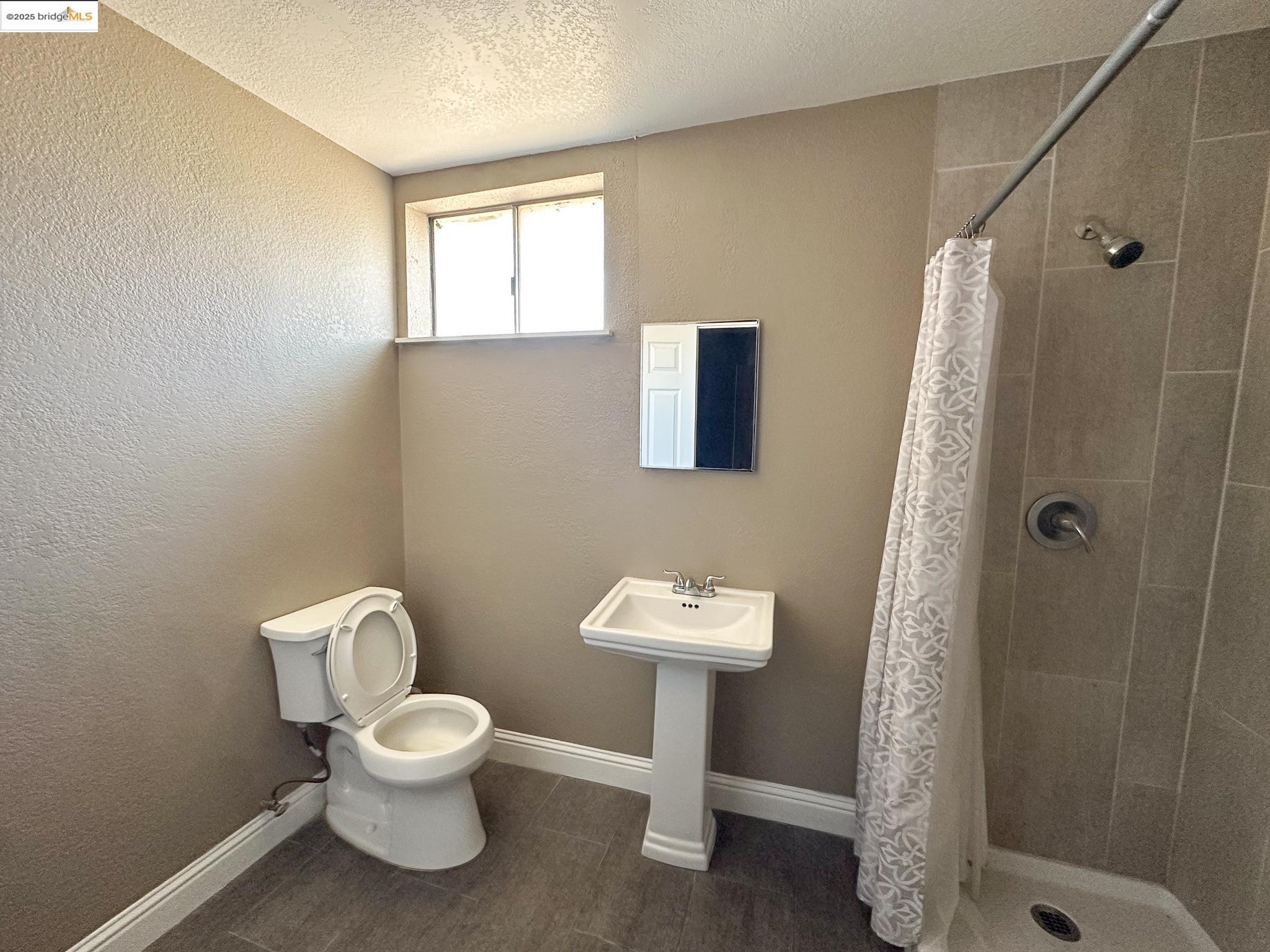 Detail Gallery Image 8 of 13 For 710 Atlantic Dr, Modesto,  CA 95358 - 3 Beds | 1 Baths