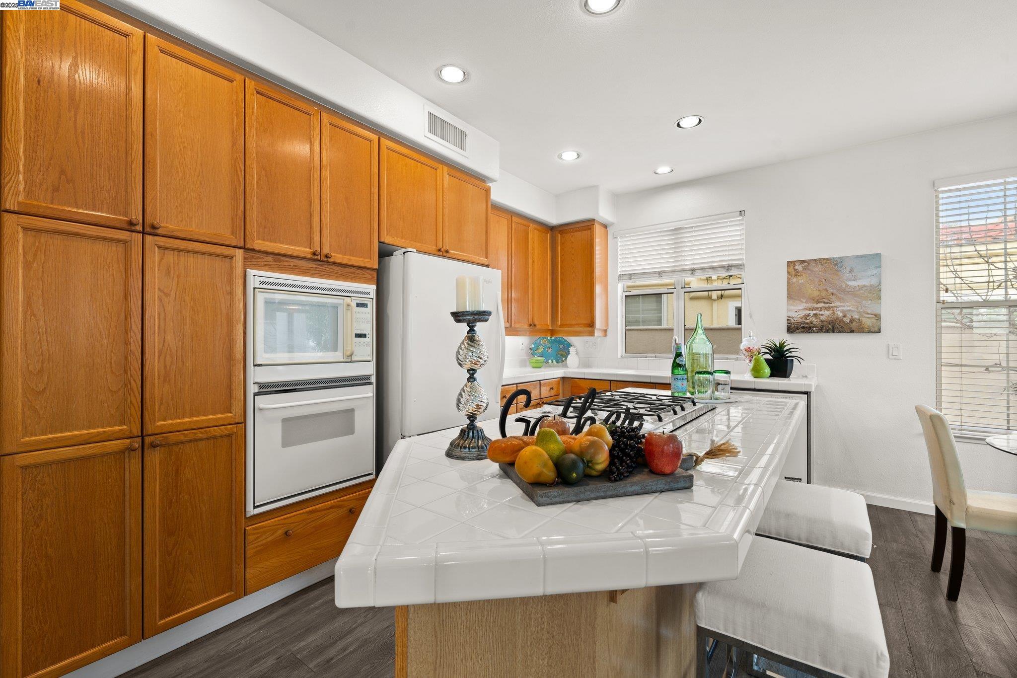 Detail Gallery Image 18 of 53 For 4380 Diavila Avenue, Pleasanton,  CA 94588 - 3 Beds | 2/1 Baths