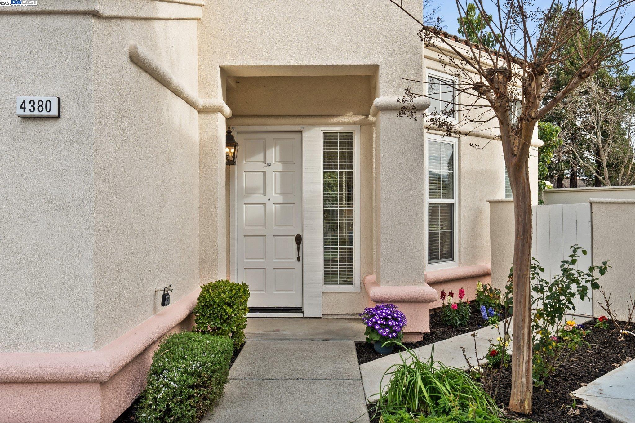 Detail Gallery Image 8 of 53 For 4380 Diavila Avenue, Pleasanton,  CA 94588 - 3 Beds | 2/1 Baths
