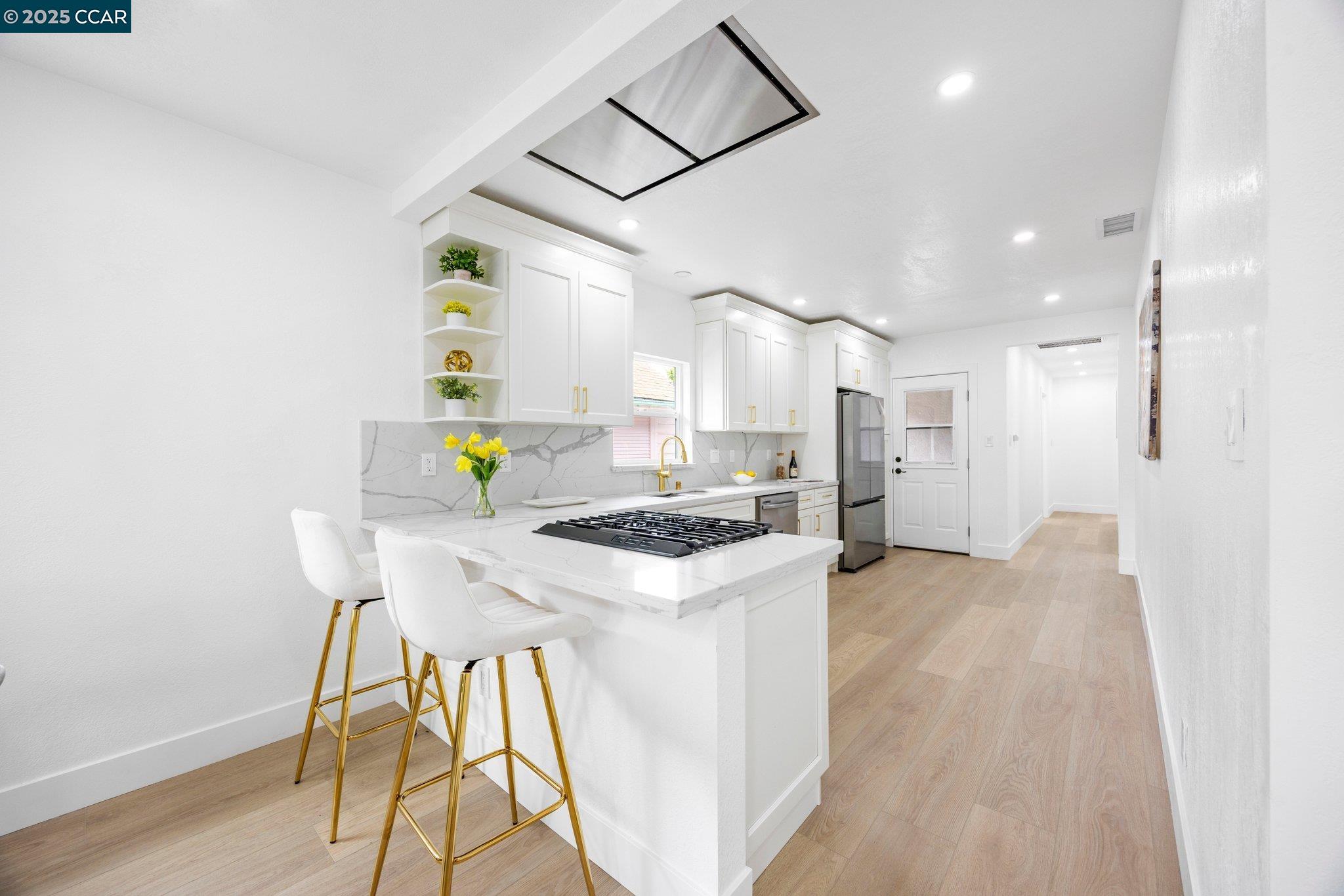 Detail Gallery Image 14 of 51 For 2133 39th Ave, Oakland,  CA 94601 - 3 Beds | 2 Baths