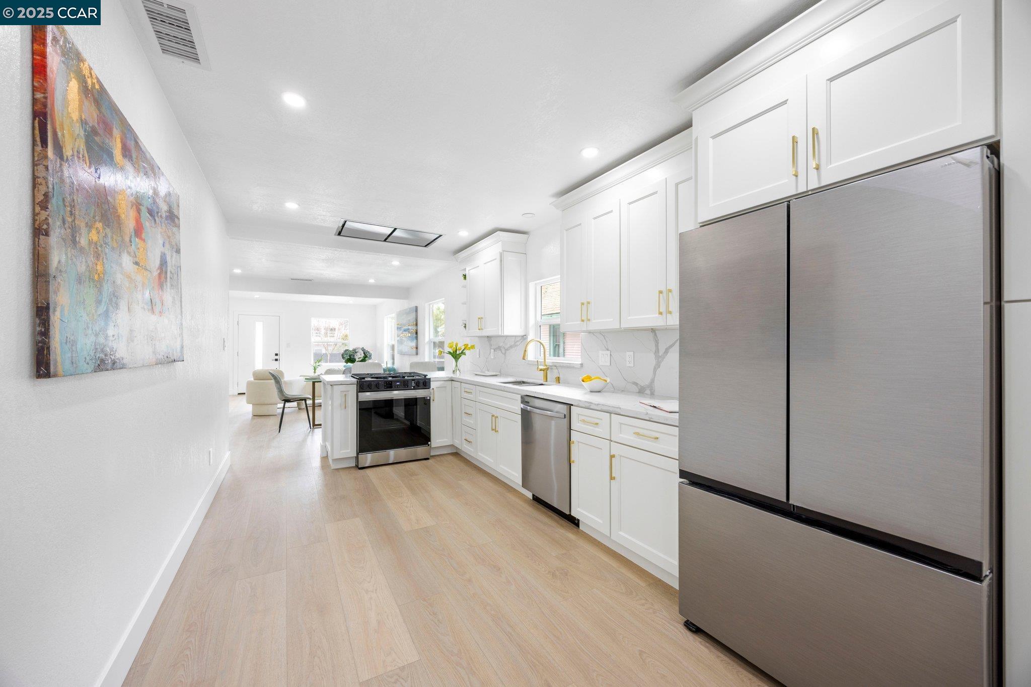 Detail Gallery Image 17 of 51 For 2133 39th Ave, Oakland,  CA 94601 - 3 Beds | 2 Baths