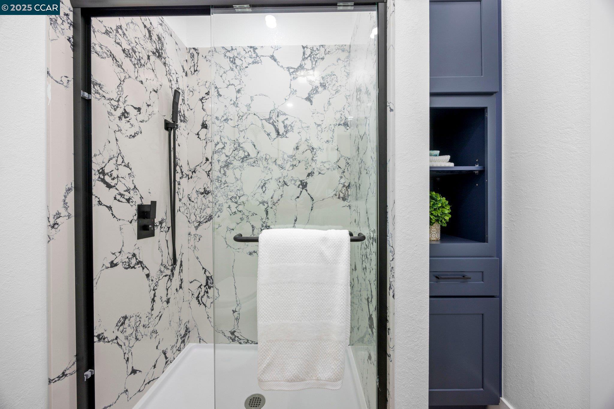 Detail Gallery Image 19 of 51 For 2133 39th Ave, Oakland,  CA 94601 - 3 Beds | 2 Baths